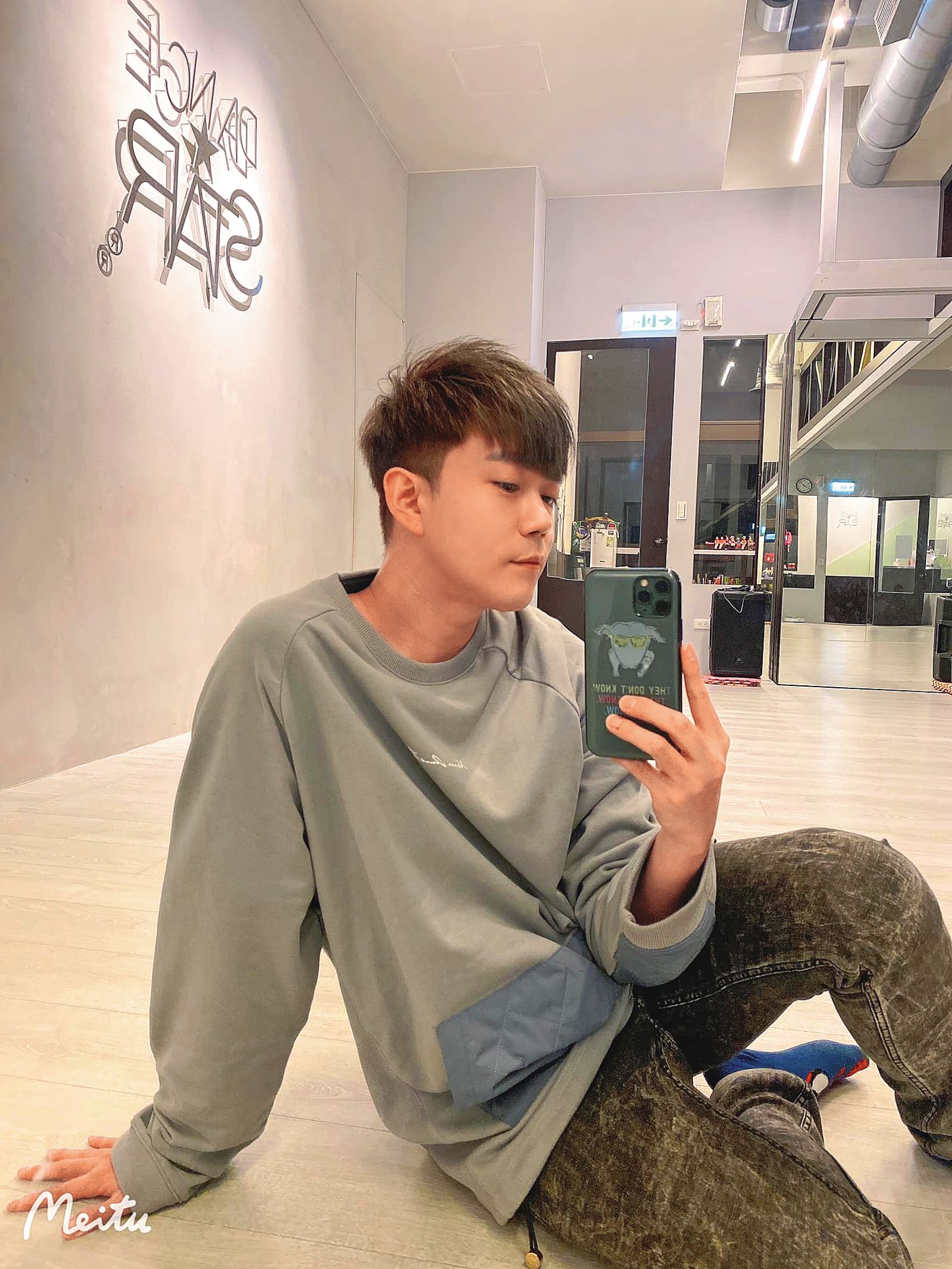 李岳目前經營3家連鎖舞蹈教室，同時經營自媒體。（翻攝自李岳小岳哥哥臉書）