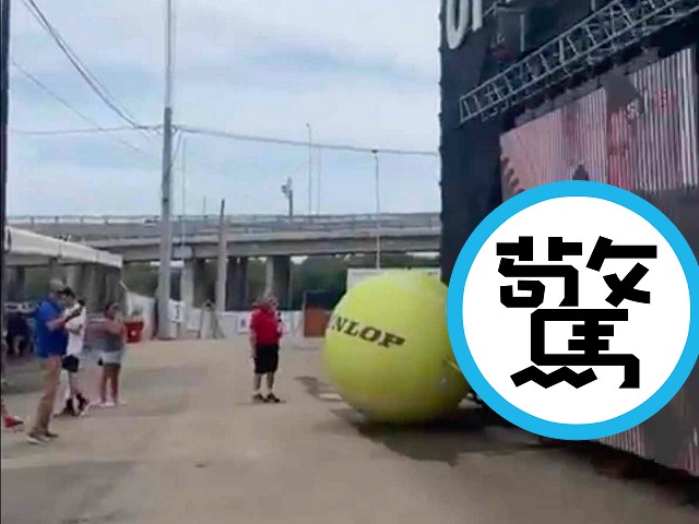 世界級網球賽公開轉播A片！現場畫面曝光，球員都色色了。（翻自X平台）