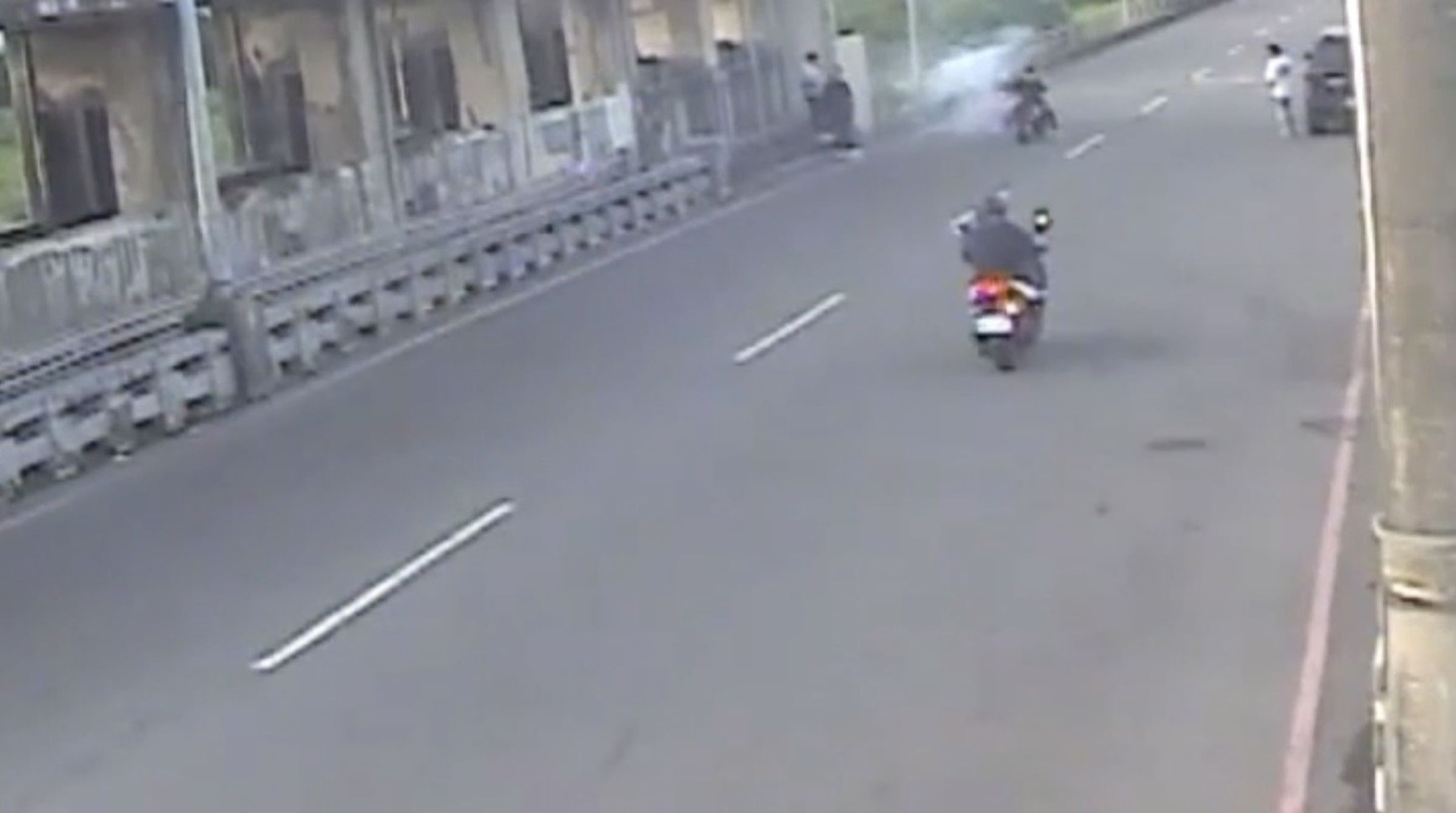 邱姓男子等12人涉嫌在新北市泰山區成群結隊飆車競速。