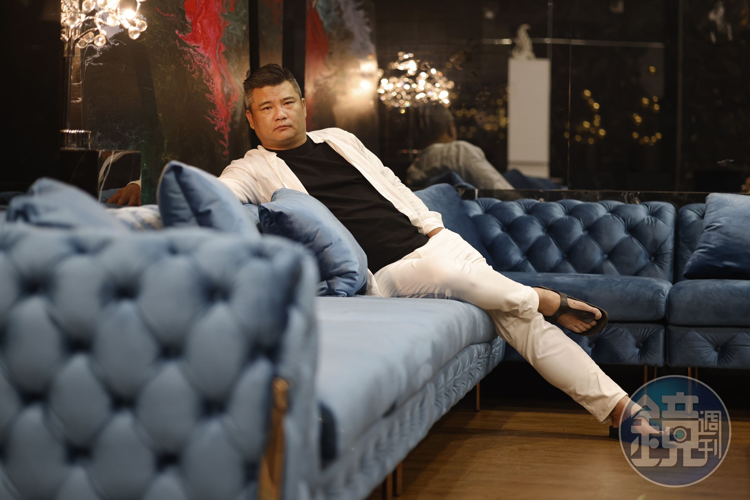 大老闆林揚竣每次開直播時，往往花2、30萬在遊戲商城裡買轉蛋抽道具或衝裝備。
