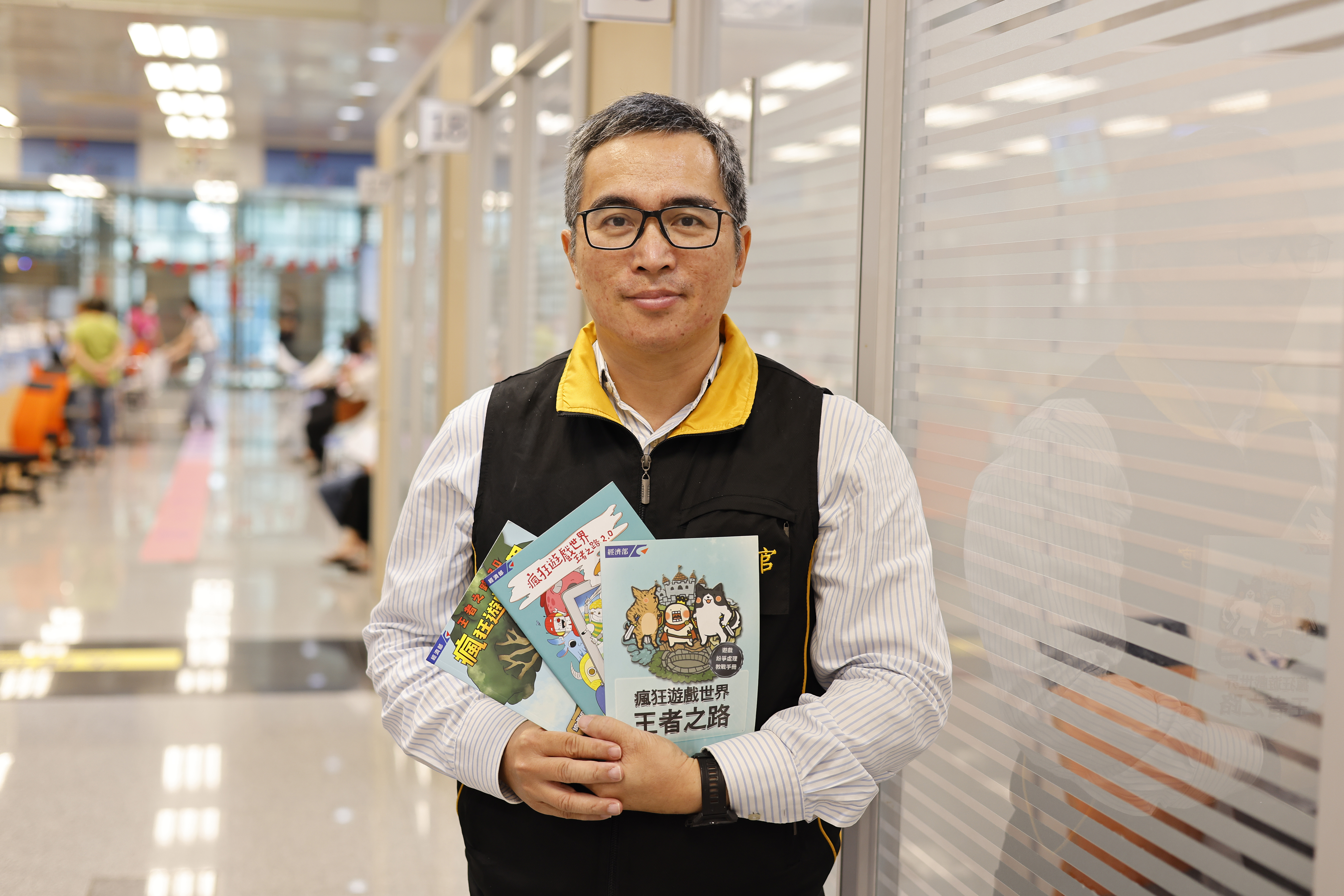 新北市消保官王治宇表示,玩家們常在網路上號召申訴,每有遊戲消費爭議,往往一次湧入上百件申訴案件。