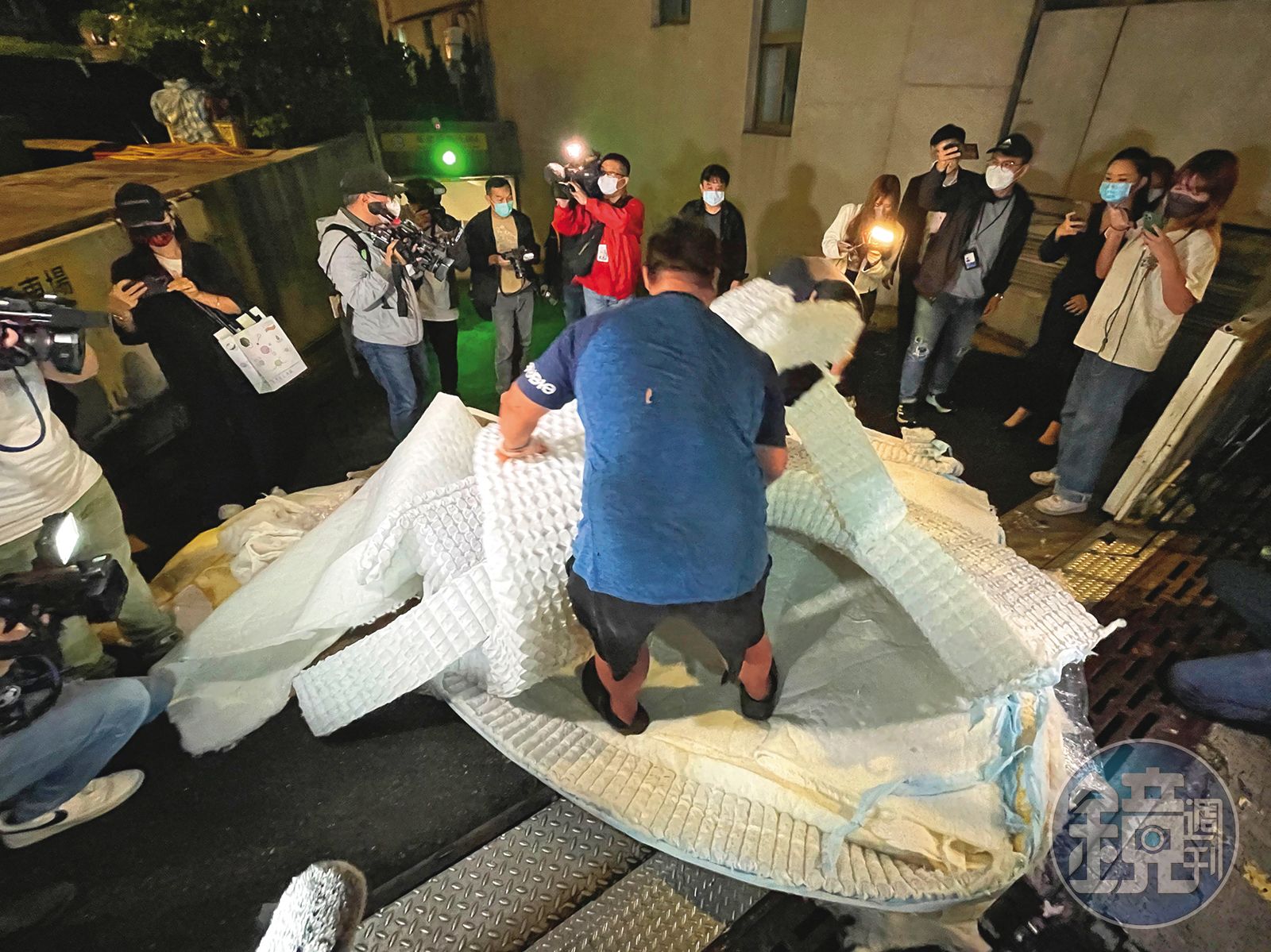 汪小菲曾因不滿具俊曄睡他買的高級床墊，要大S退還，讓大S一氣之下，將床墊送至S Hotel拆解。