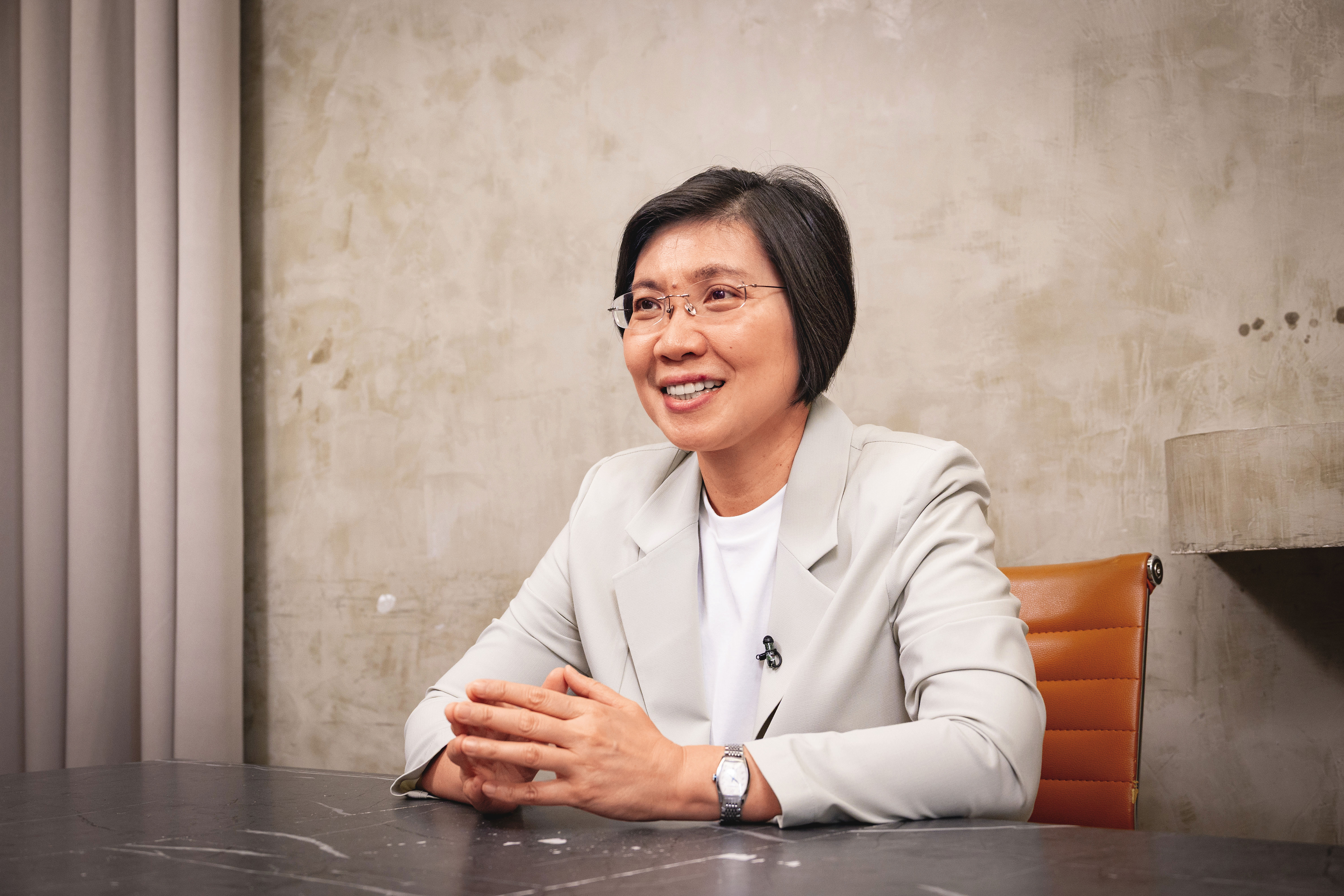 曾經是台灣第一位衛星測量女博士的徐欣瑩,拋出科技與有愛「雙AI」願景,將從星空俯瞰的宏觀格局,轉化為守護新竹鄉親的具體出路。