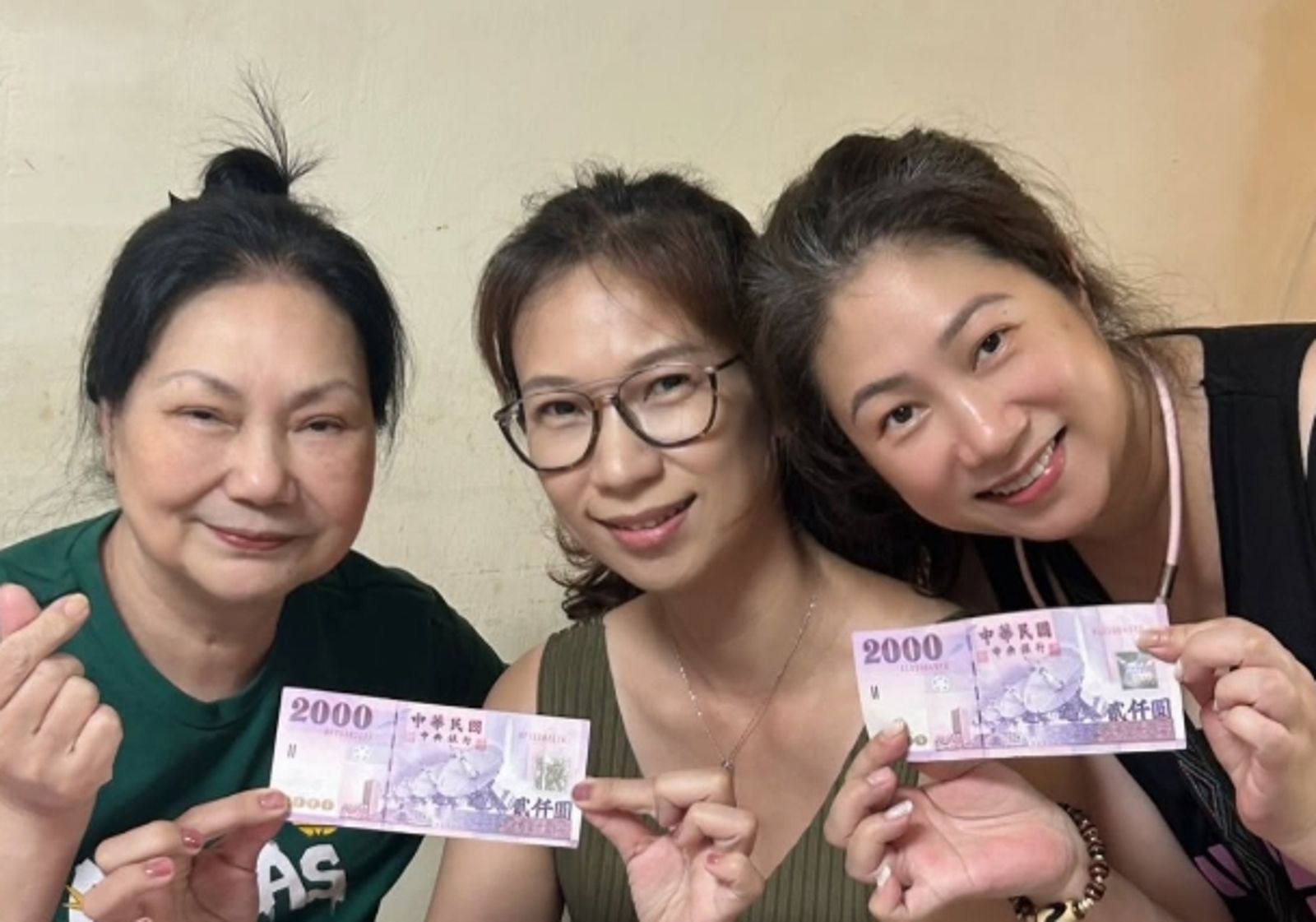 S媽時隔7個月公開現身!親友感動「願意走出來」 她曝1事笑:投資報酬率比0050還好
