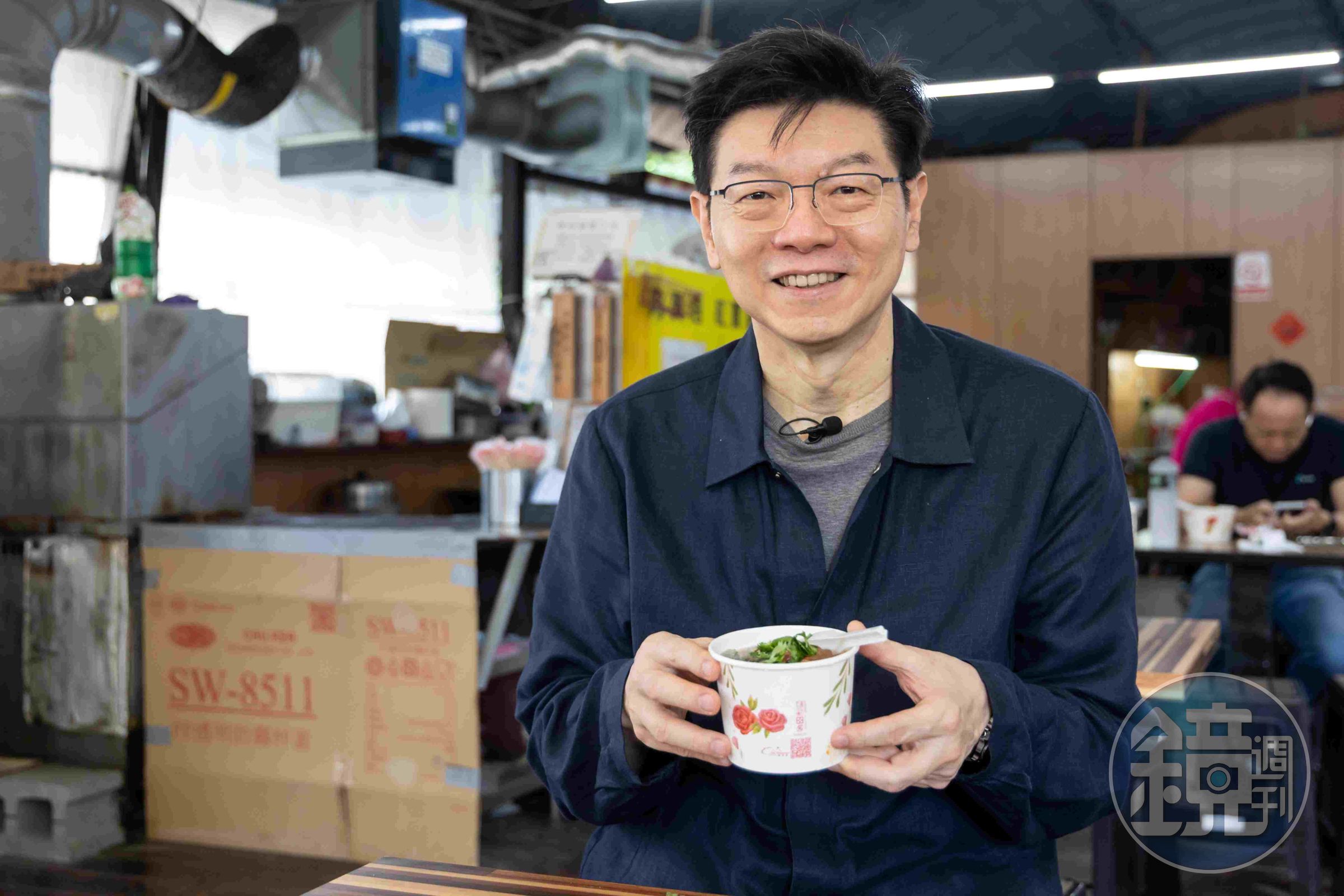 我很喜歡吃麵線羹，這回在新北市板橋吃到的深丘大腸蚵仔麵線，確實很好吃。