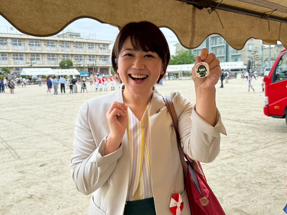 前橋市長小川晶捲不倫風波，但她堅持拒絕下台，強調要履行和市民的承諾，並表示自願減薪一半。（翻攝自小川晶臉書）