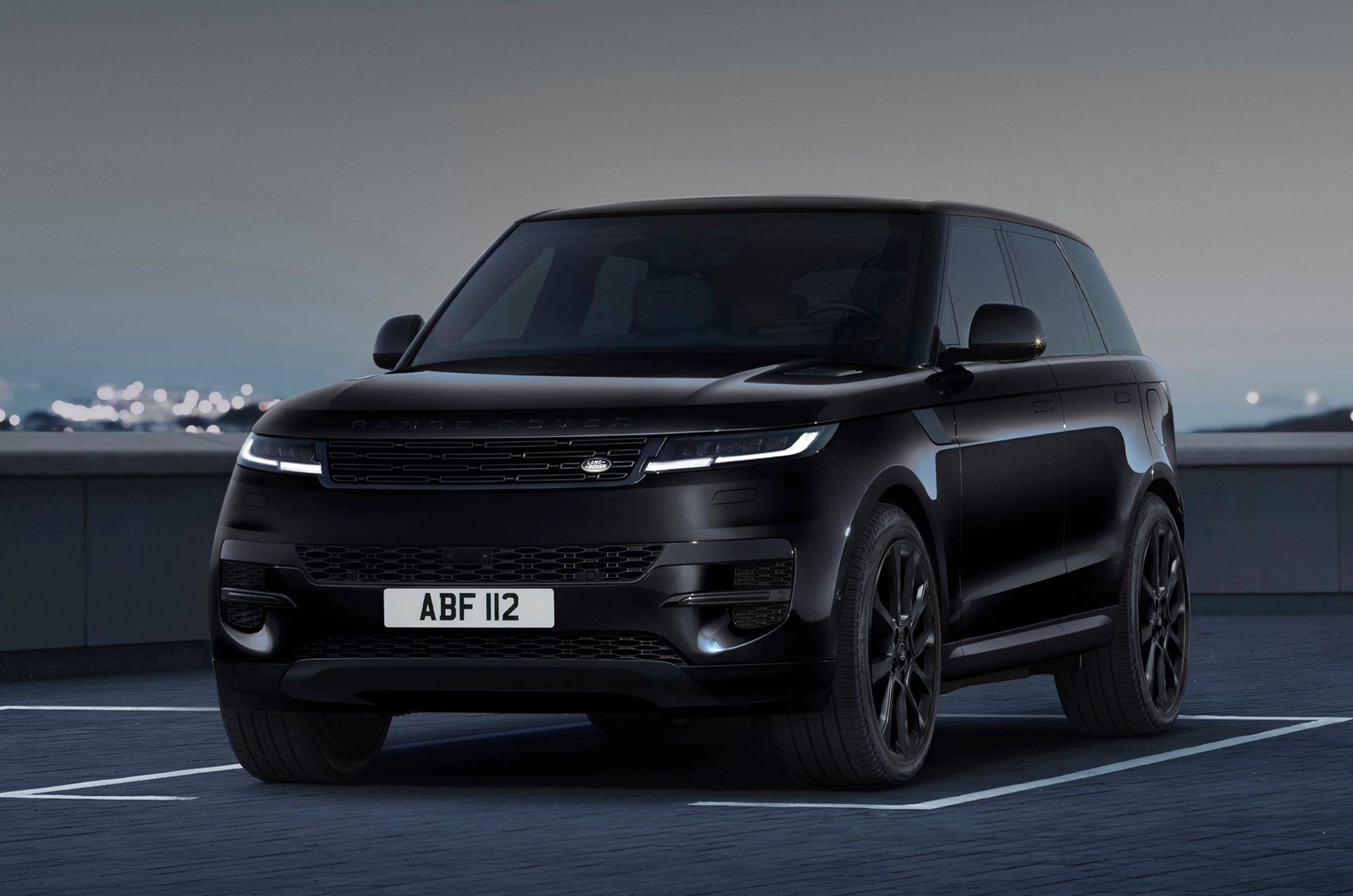 Range Rover Sport 黯影版 2025 年式車型正式上市，台灣限量導入 50 席配額。