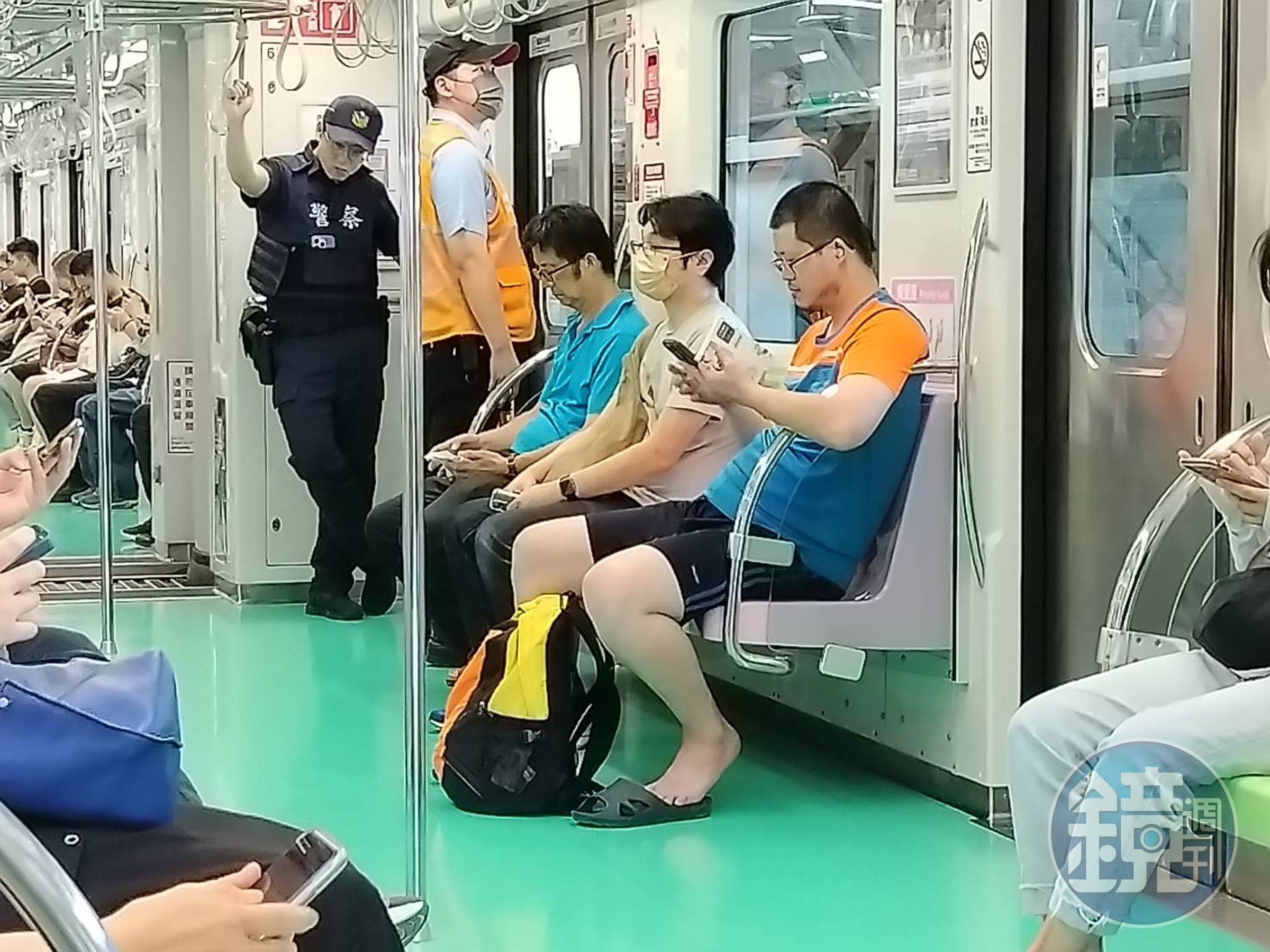 中捷隨機殺人案發生後，車站的保全人員調往車廂，造成車站唱空城。