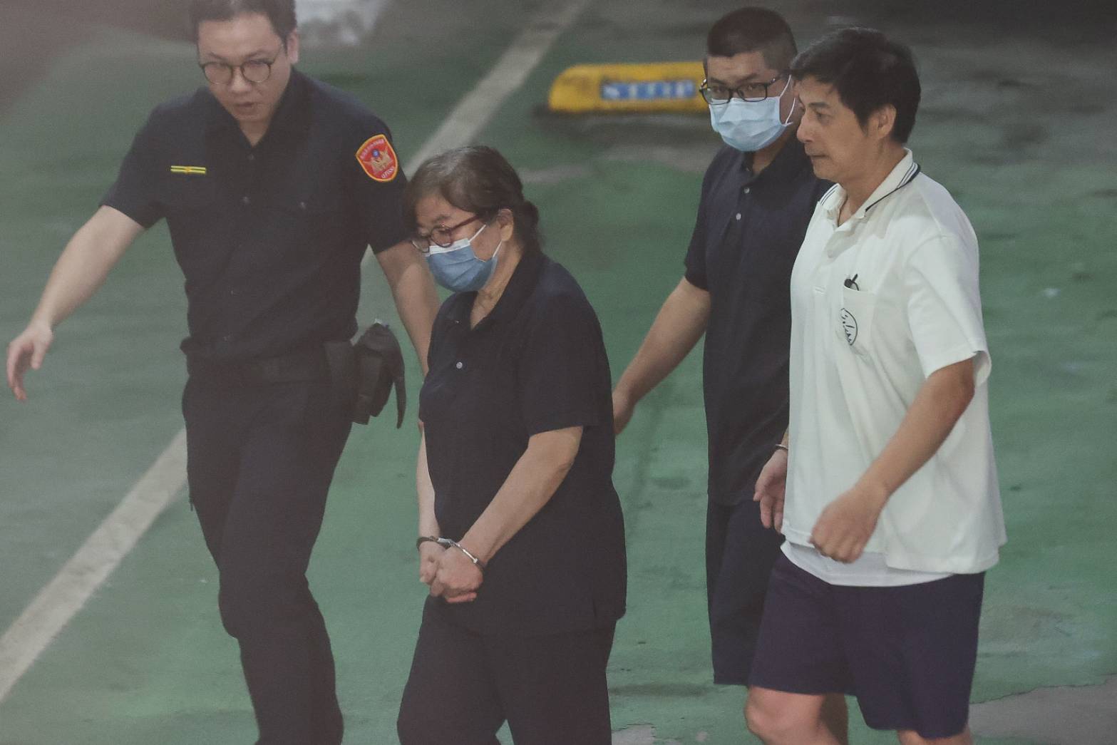 黃呂錦茹涉嫌偽造連署書遭收押起訴。（鏡報鄒保祥攝）