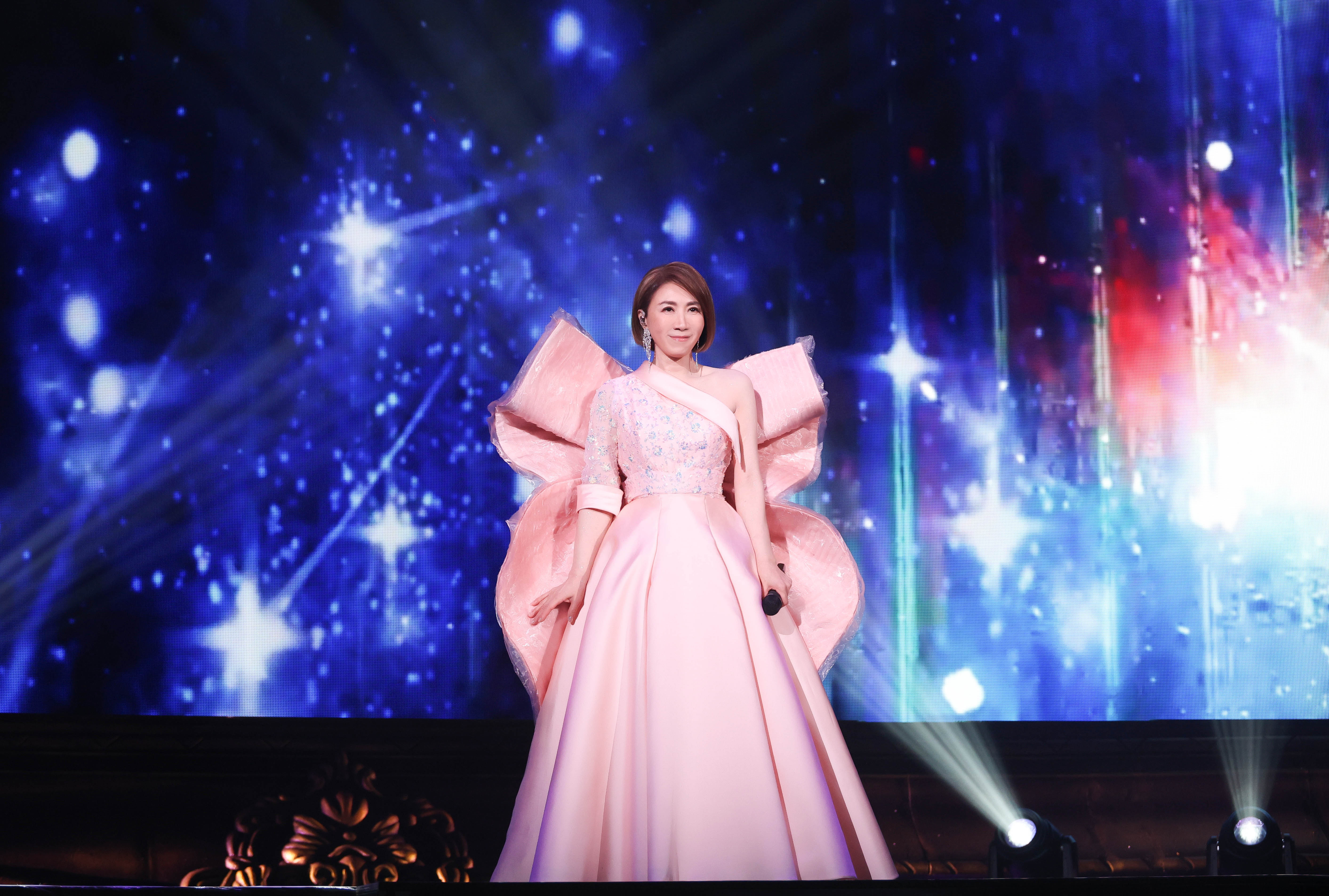 出道38年的李翊君，首登小巨蛋舉辦《翊起聽見愛》演唱會。（寬宏藝術提供）