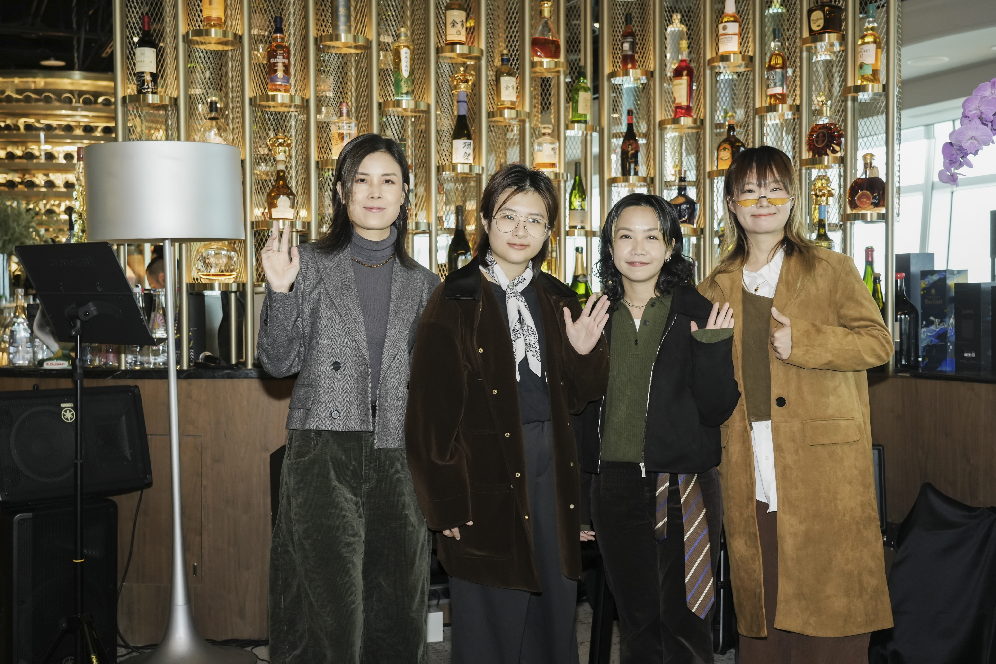 香港獨立樂團「雞蛋蒸肉餅」時隔6年再度發行新專輯《PROJ3CT 2222》。