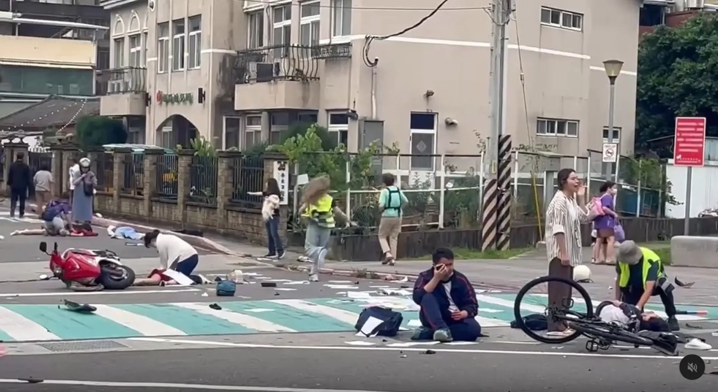 三峽19日發生重大車禍，造成3死12傷慘劇。（翻攝threads @ll.sssxx）