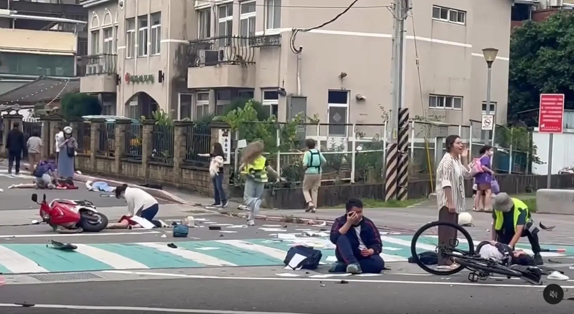 三峽19日發生重大車禍，造成3死12傷慘劇。（翻攝threads @ll.sssxx）