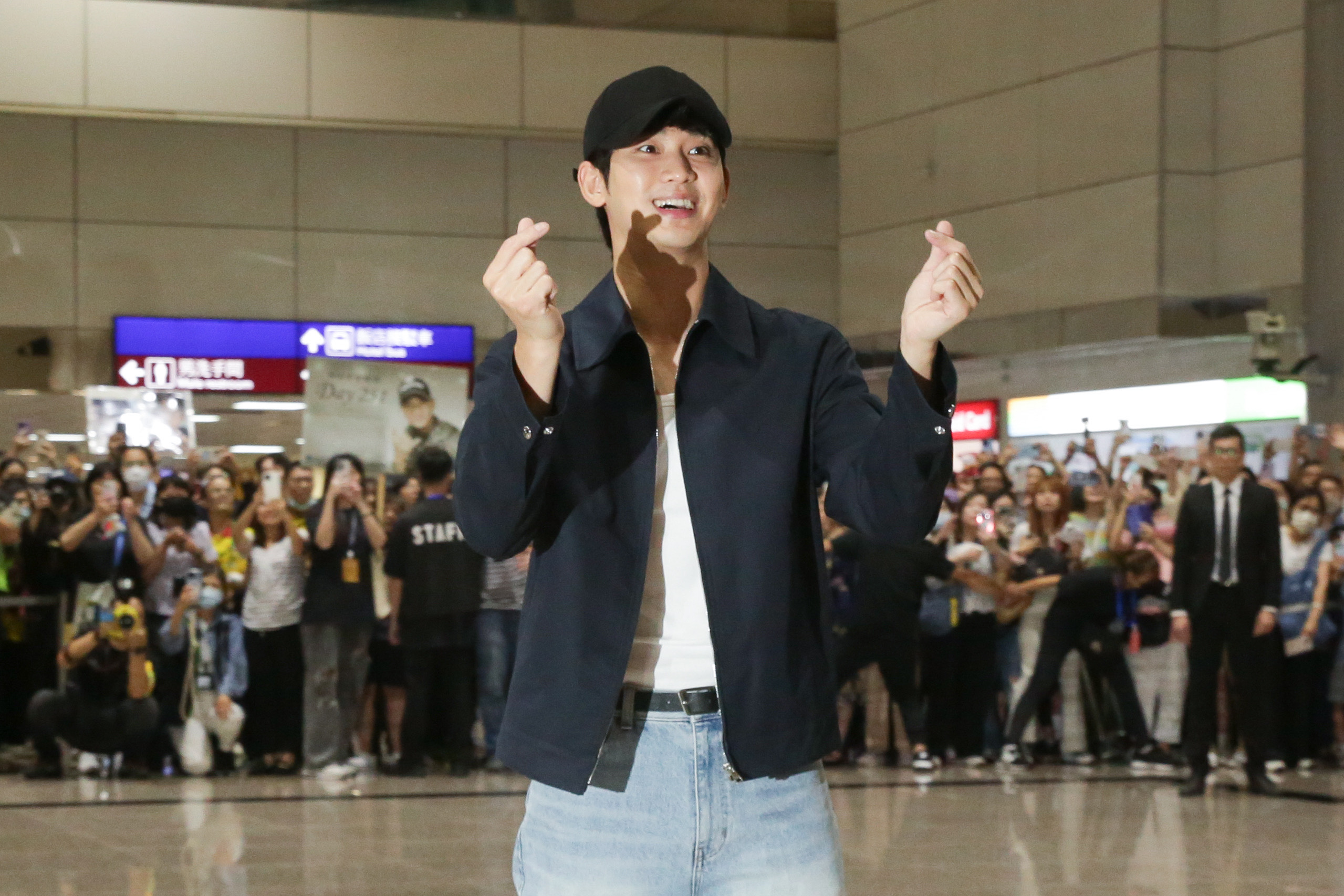 金秀賢在台人氣相當旺，當時來台時，吸引大批粉絲接機。（本刊資料照）