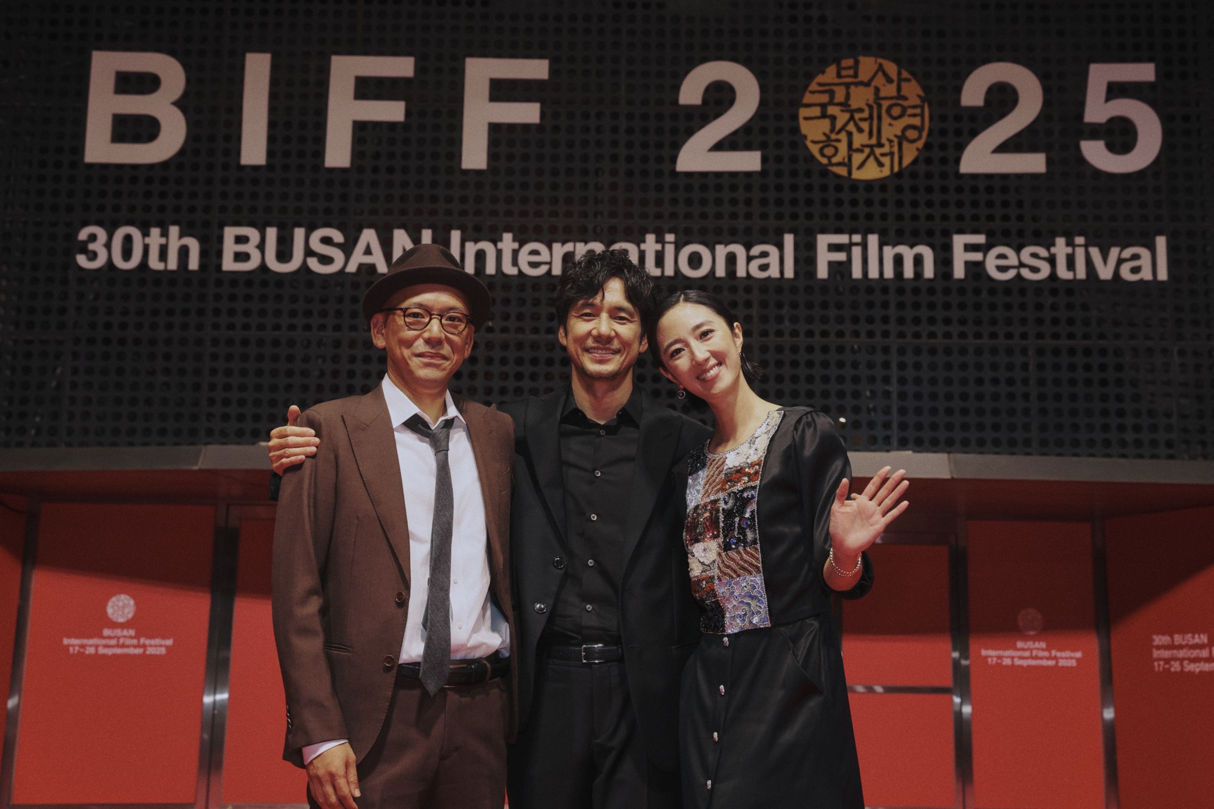 《最親愛的陌生人》導演真利子哲也、西島秀俊、桂綸鎂在釜山影展受到觀眾熱烈歡迎。(甲上娛樂提供)