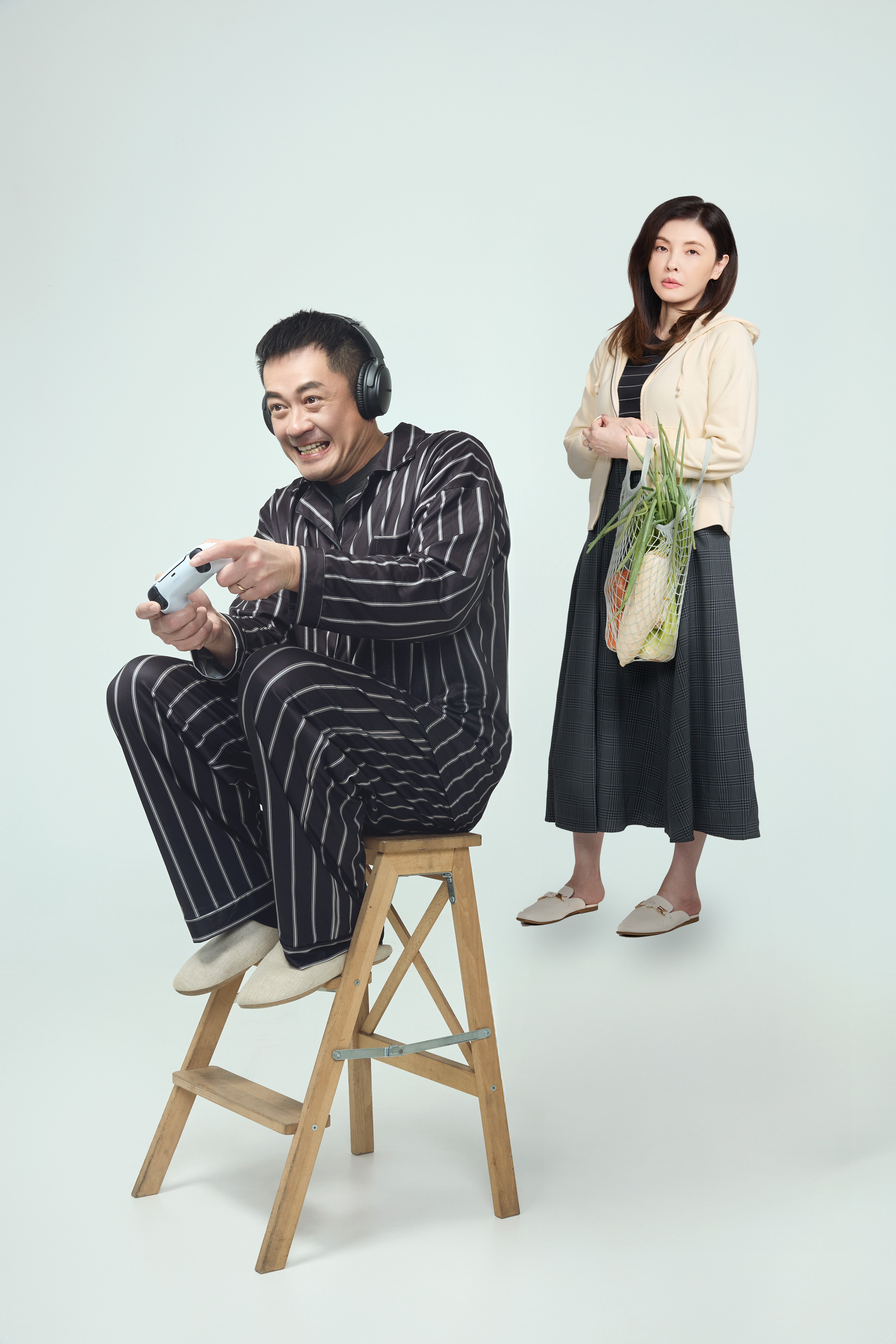 何如芸與柯叔元在舞台劇《婚內失戀》飾演結婚30年的夫妻。(艾彼新創股份有限公司提供)