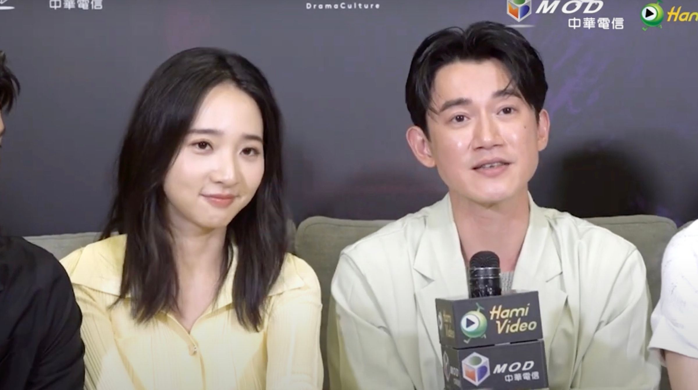 《塑膠花》李沐(左)與吳慷仁等人接受Hami Video專訪,分享高中時期叛逆事蹟。(截自Hami Video專訪影片)