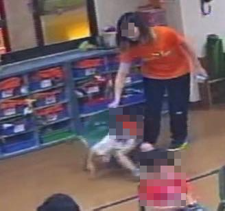 高雄市鼓山區的諾貝兒明誠幼兒園爆出虐童，今天下午園方發出道歉聲明。（翻攝自李雅慧臉書）