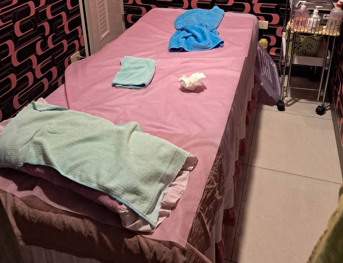 現場查扣不法證物。（警方提供）