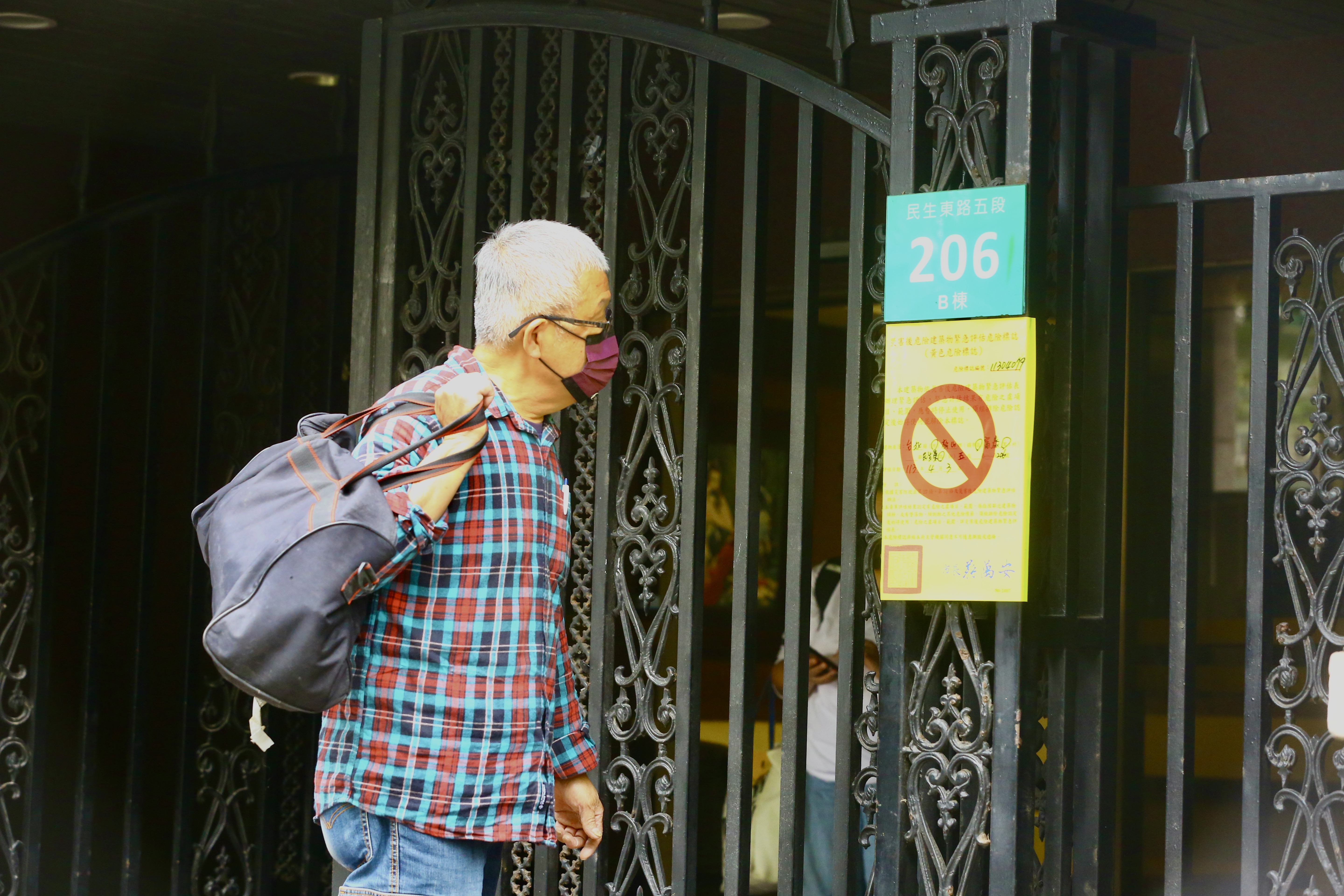 花蓮強震後，全台超過4百棟建物受損，部分被貼上黃單，需修繕補強。