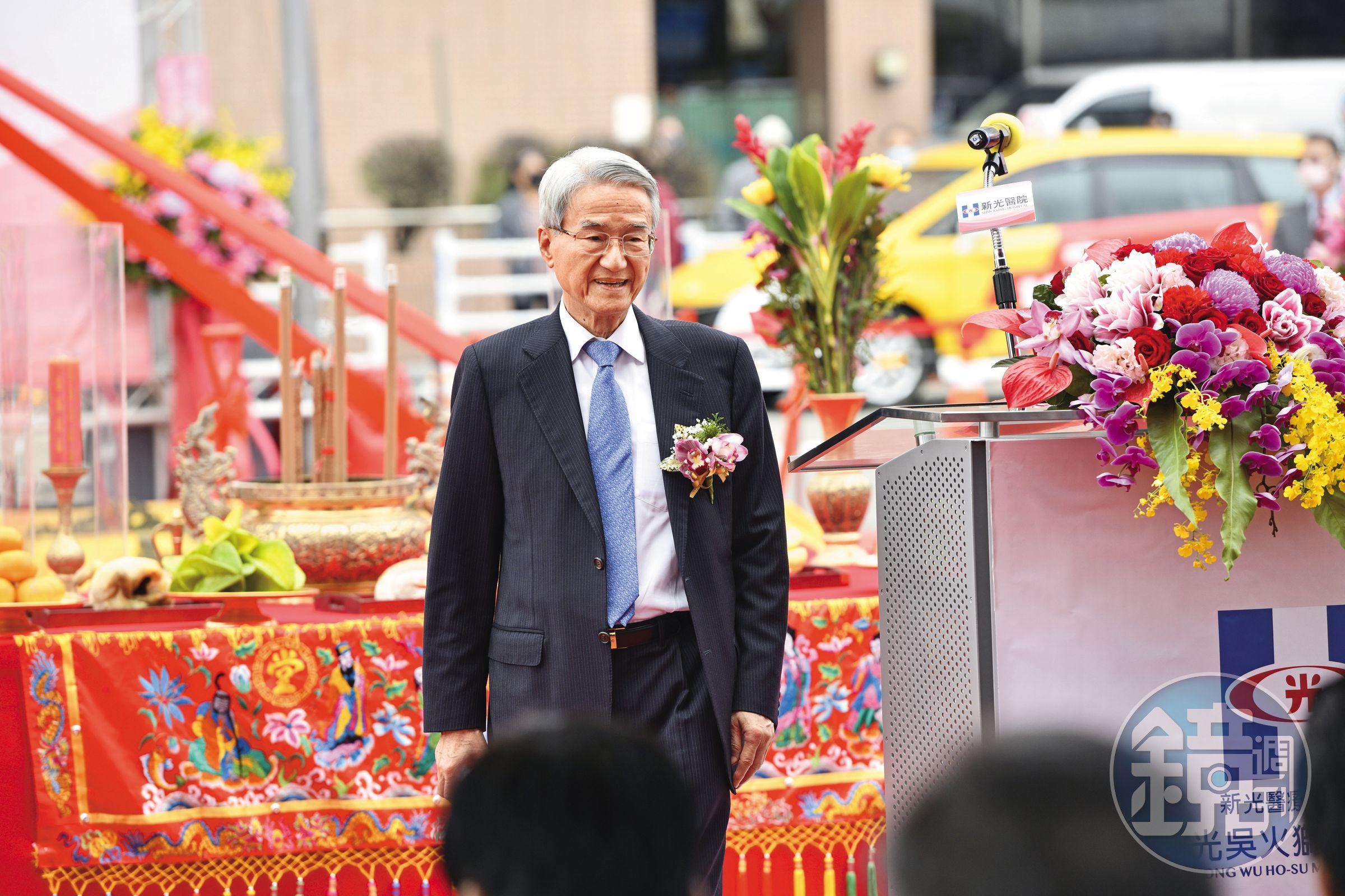 由吳東進掌控的新光醫院是新光三越大股東之一,吳東進積極搶進新光三越董座。