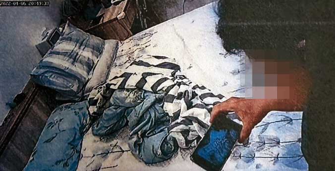 陳男偷拍前特別調整針孔角度，手法十分專業。（讀者提供）