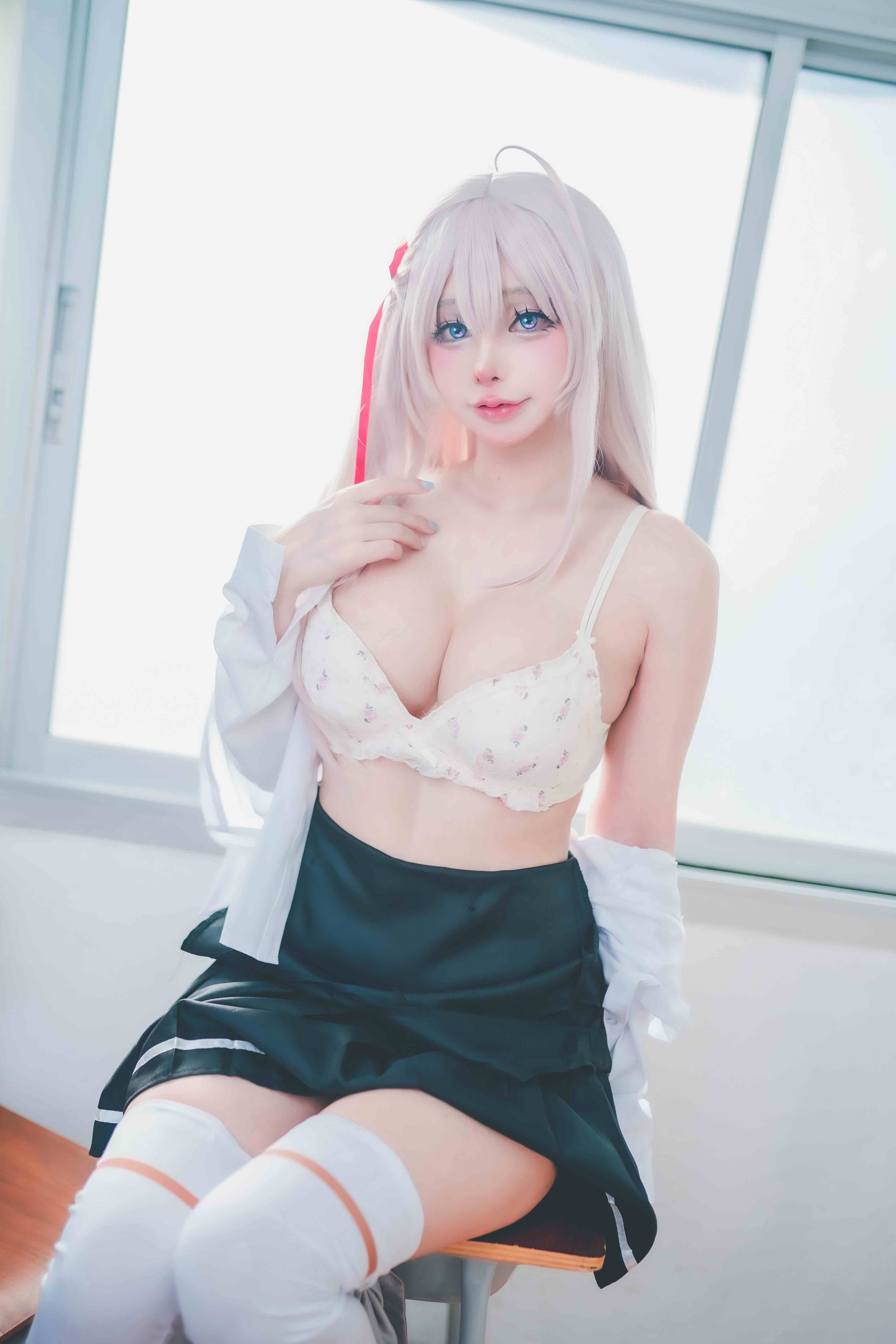 泰國頂級性感Coser Meenfox將在官方活動IVEVENT攝影會上變身性感教師。（TSE提供）