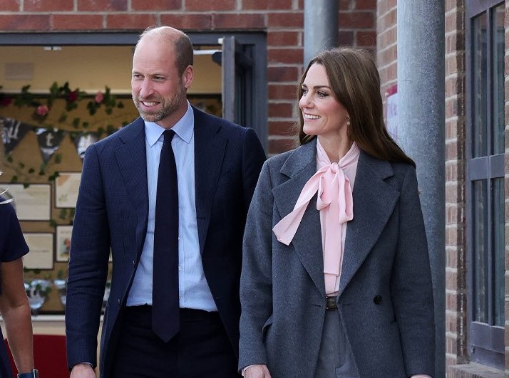 威廉王子和凱特王妃昨到紹斯波特，探望去年在「泰勒絲主題舞蹈班刺殺案」中喪生的3名小女孩的家人及同學。（翻攝X@KensingtonRoyal）