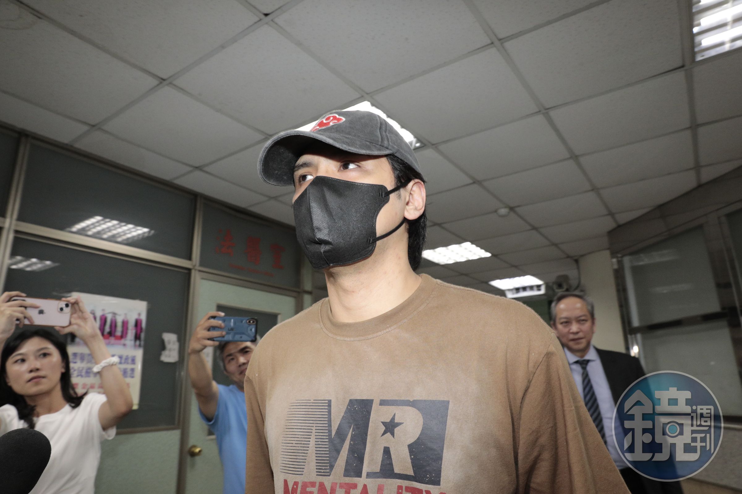 陳零九涉嫌逃兵昨日以30萬元交保。