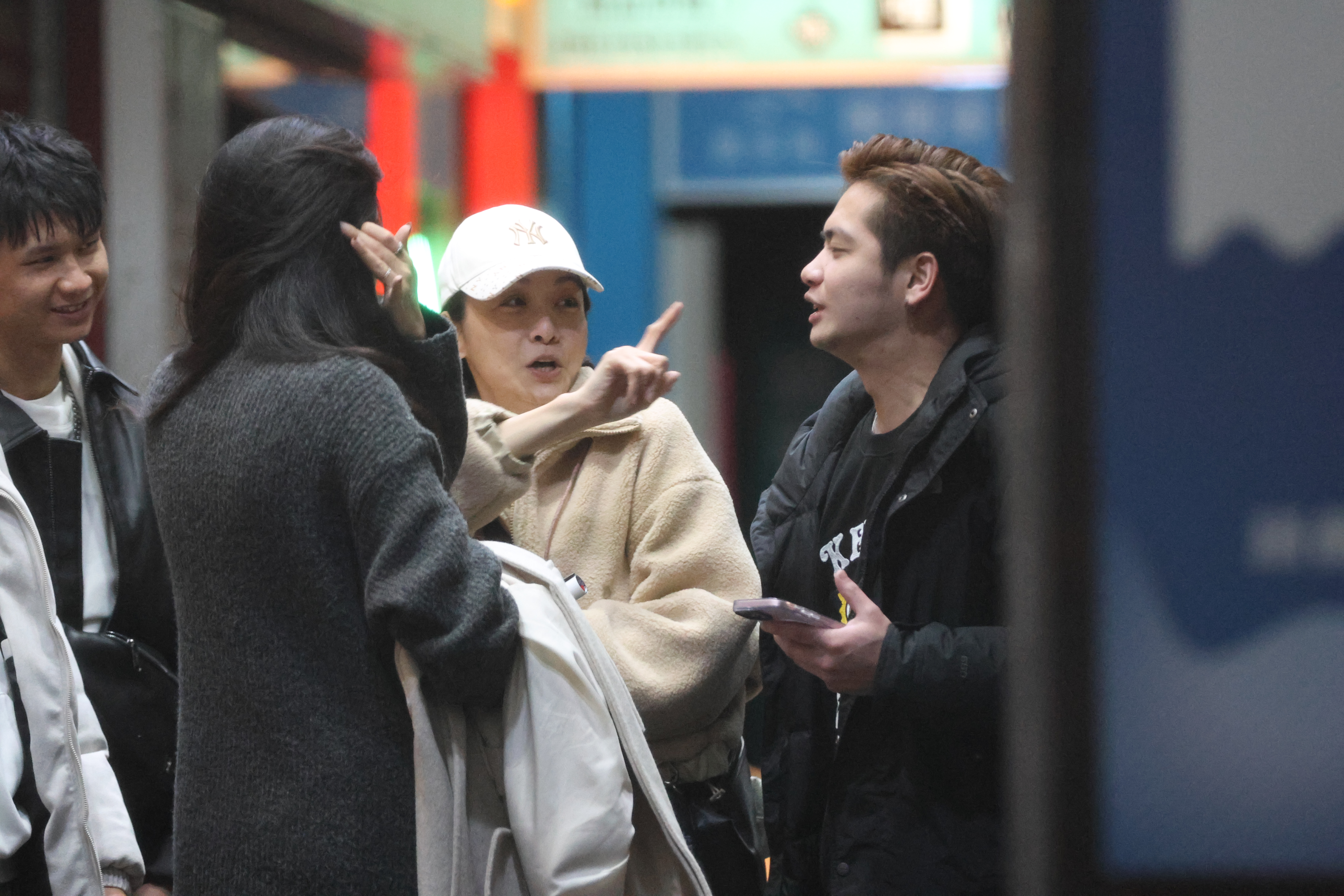 今年2月，本刊曾經拍到交往中的江祖平與龔益霆深夜與友人出遊，當時兩人互動甜蜜。（本刊資料照）