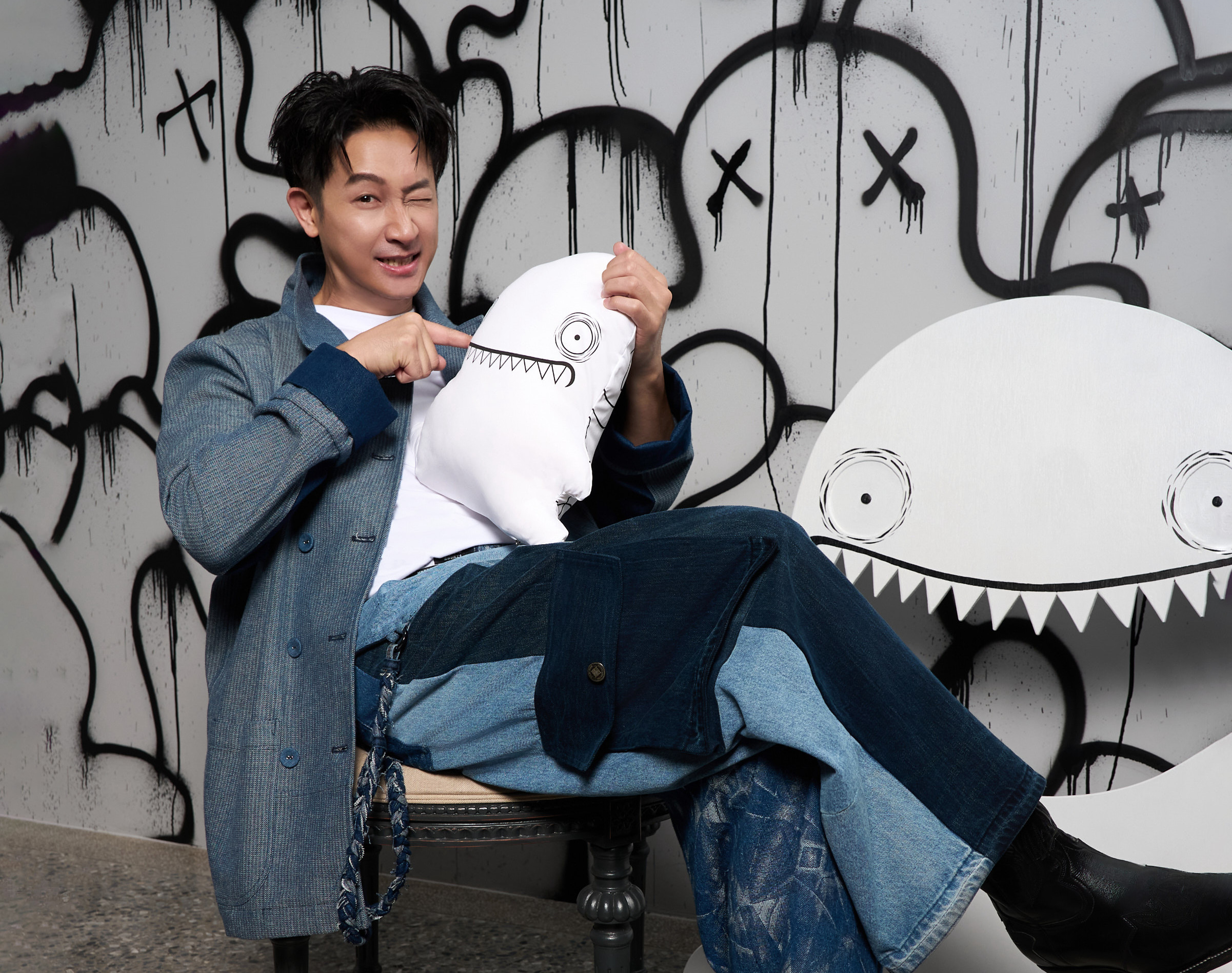 Darren花一小時就玩成噴漆繪牆。（StoryWear提供）