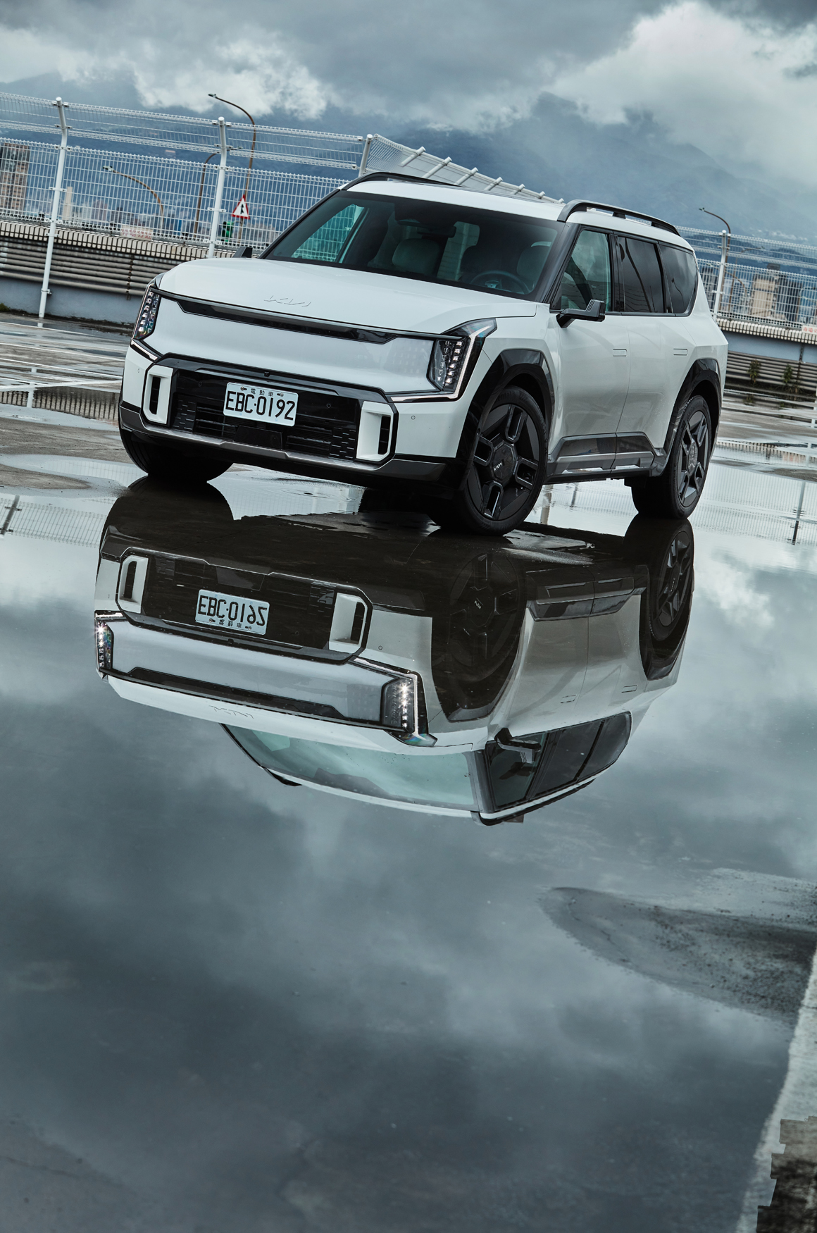 Kia EV純電車款在台上市累計銷售已近2,200位車主肯定,2024年更連續榮登非豪華進口電動車銷售冠軍品牌。