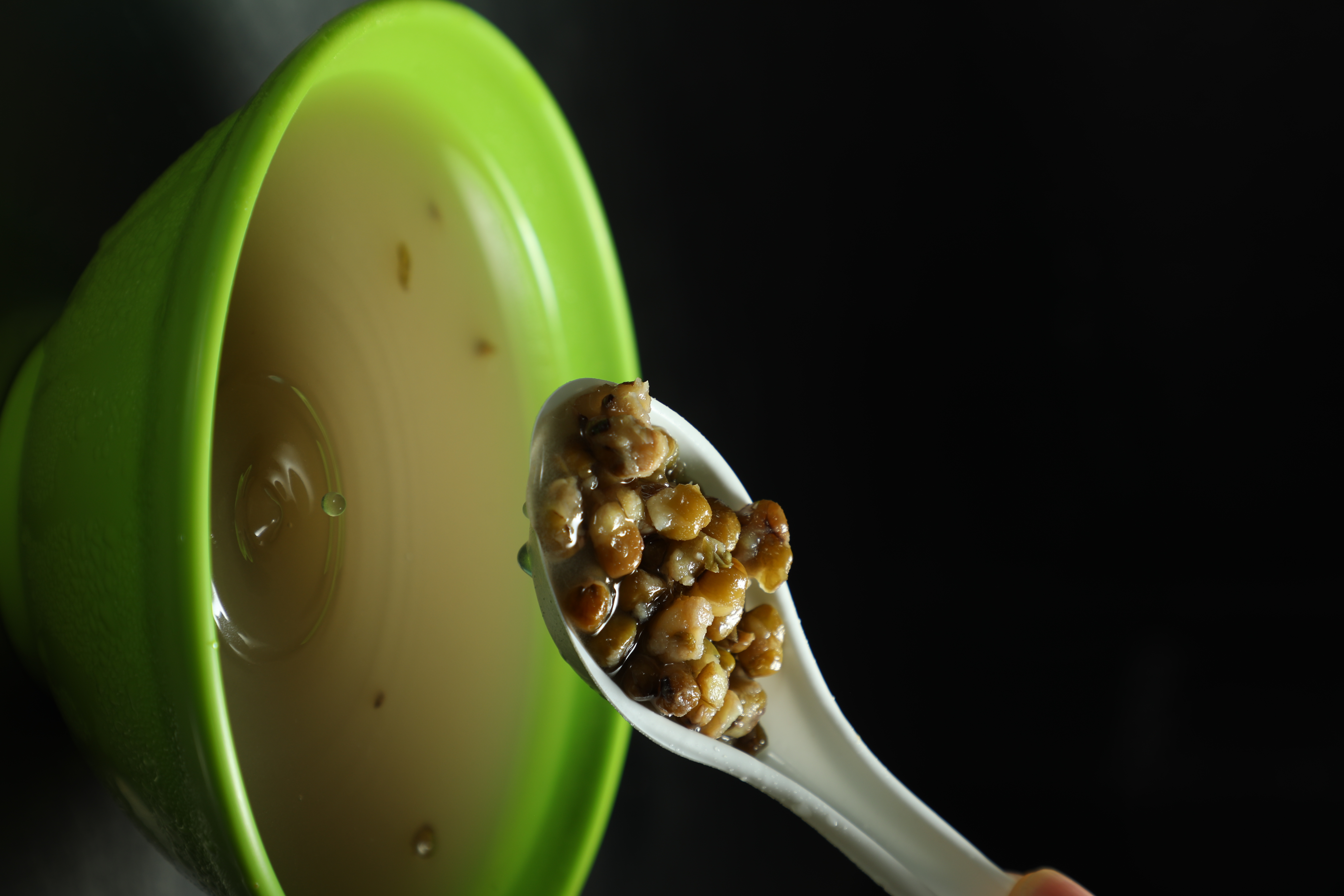 「綠豆湯」清爽可口，是退火上選。（35元／碗）