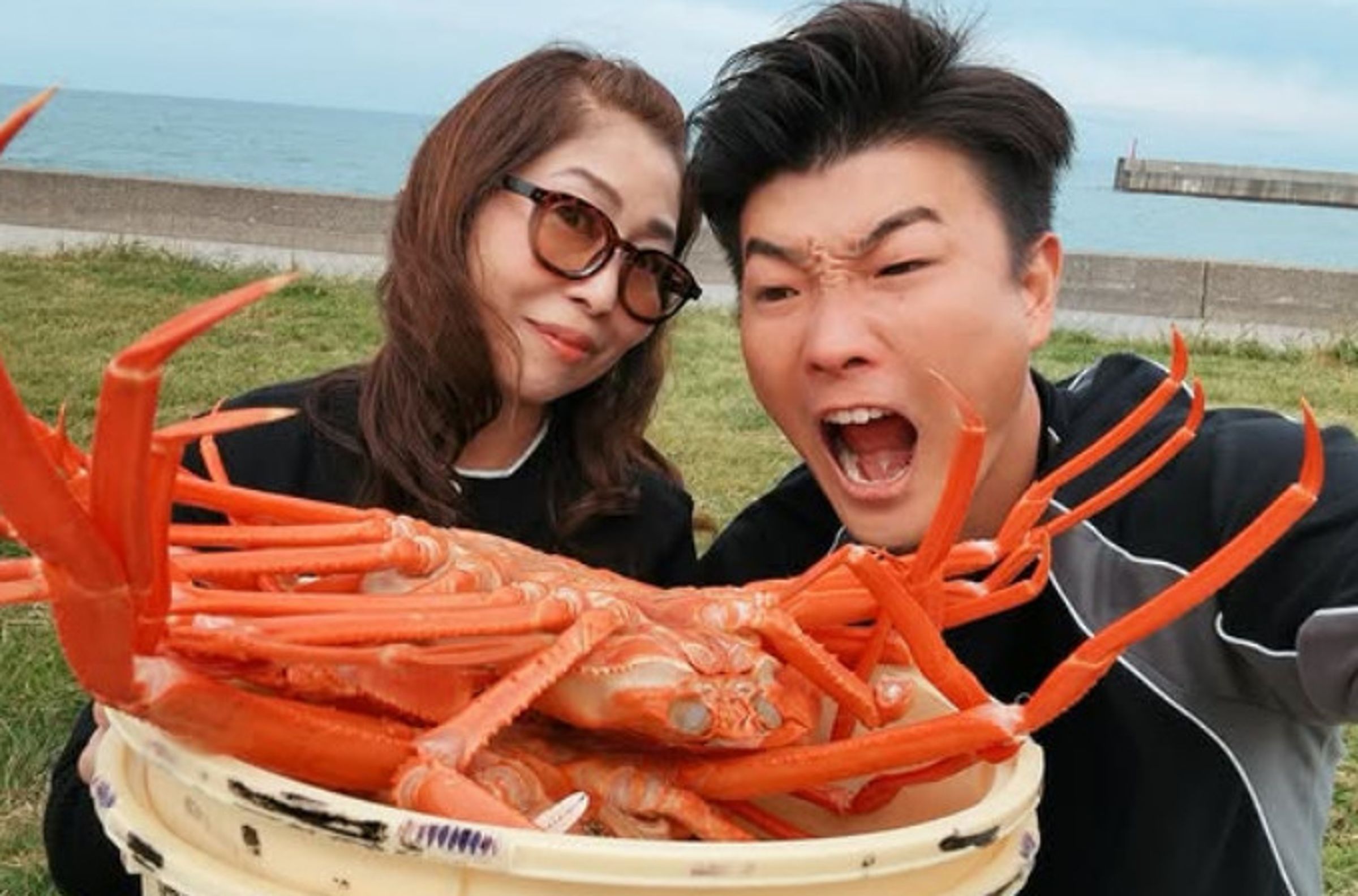 伊佐姆夫婦不畏外界眼光,經常在YouTube分享日常生活點滴。(翻攝IG@isamutomidori)