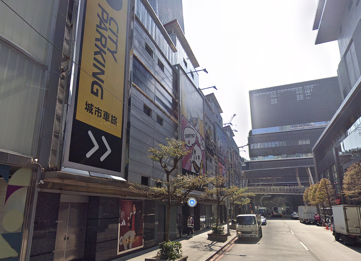 A16信義威秀地下停車場晚間驚傳割喉，夜店女公關搶救不治身亡。（翻攝自Google Maps）