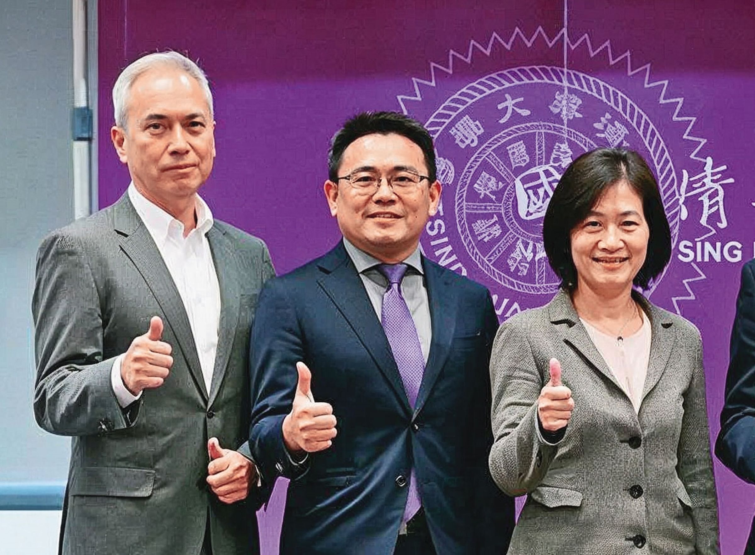 輝達經理張登隆（左）位居要職，2023年曾與時任輝達全球副總裁邱麗孟（右）出席聯合創新中心簽約儀式。（翻攝清大官網）
