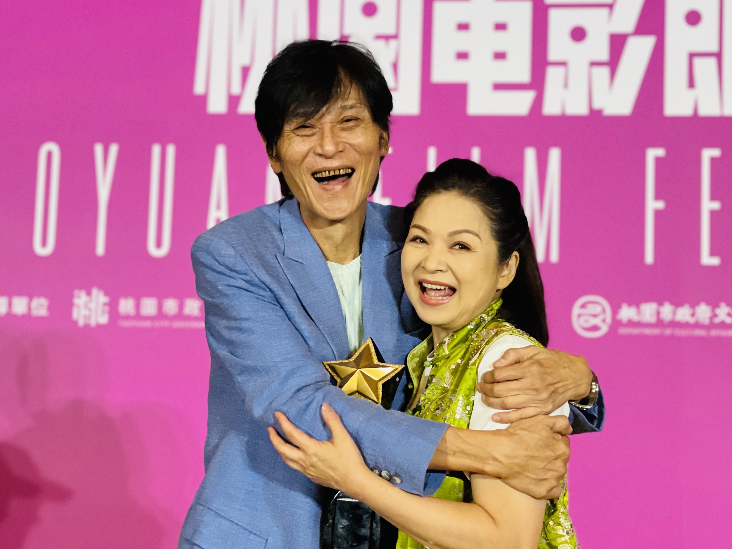 喜翔與楊貴媚在電影《春行》搭檔演夫妻,他指定的「老婆」得獎,喜翔也與有榮焉,十分開心。(桃園電影節提供)