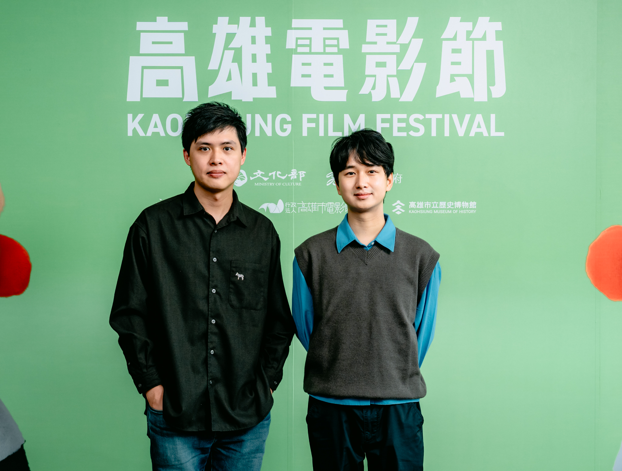 《不赦之罪》導演譚善揚(左)、林善(右)都是第一次與大前輩合作,一開始對黃秋生都很敬畏。(高雄電影節提供)