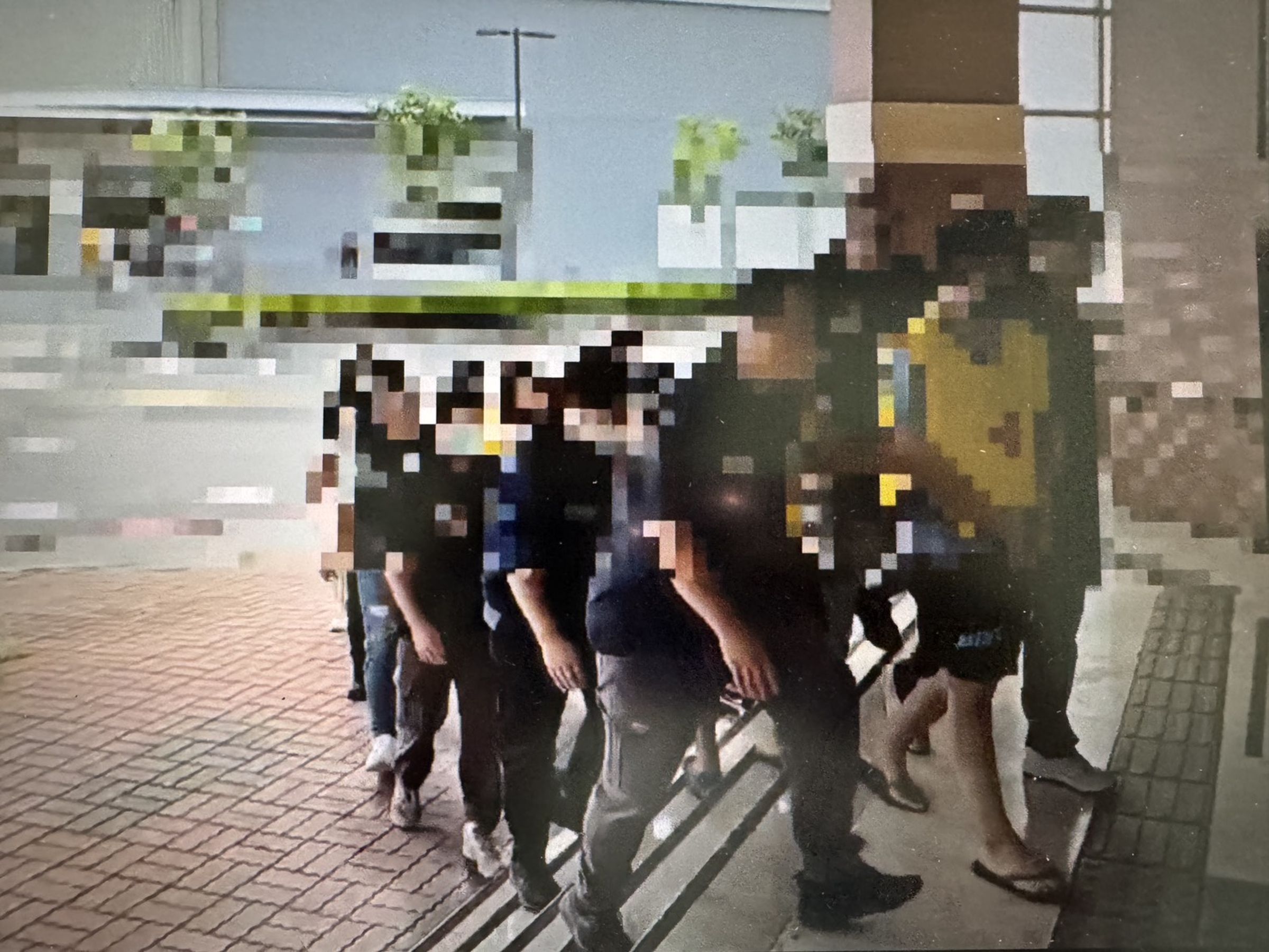 25歲任姓男子自組詐騙車手集團,昨日清晨遭警方逮捕。(翻攝畫面)