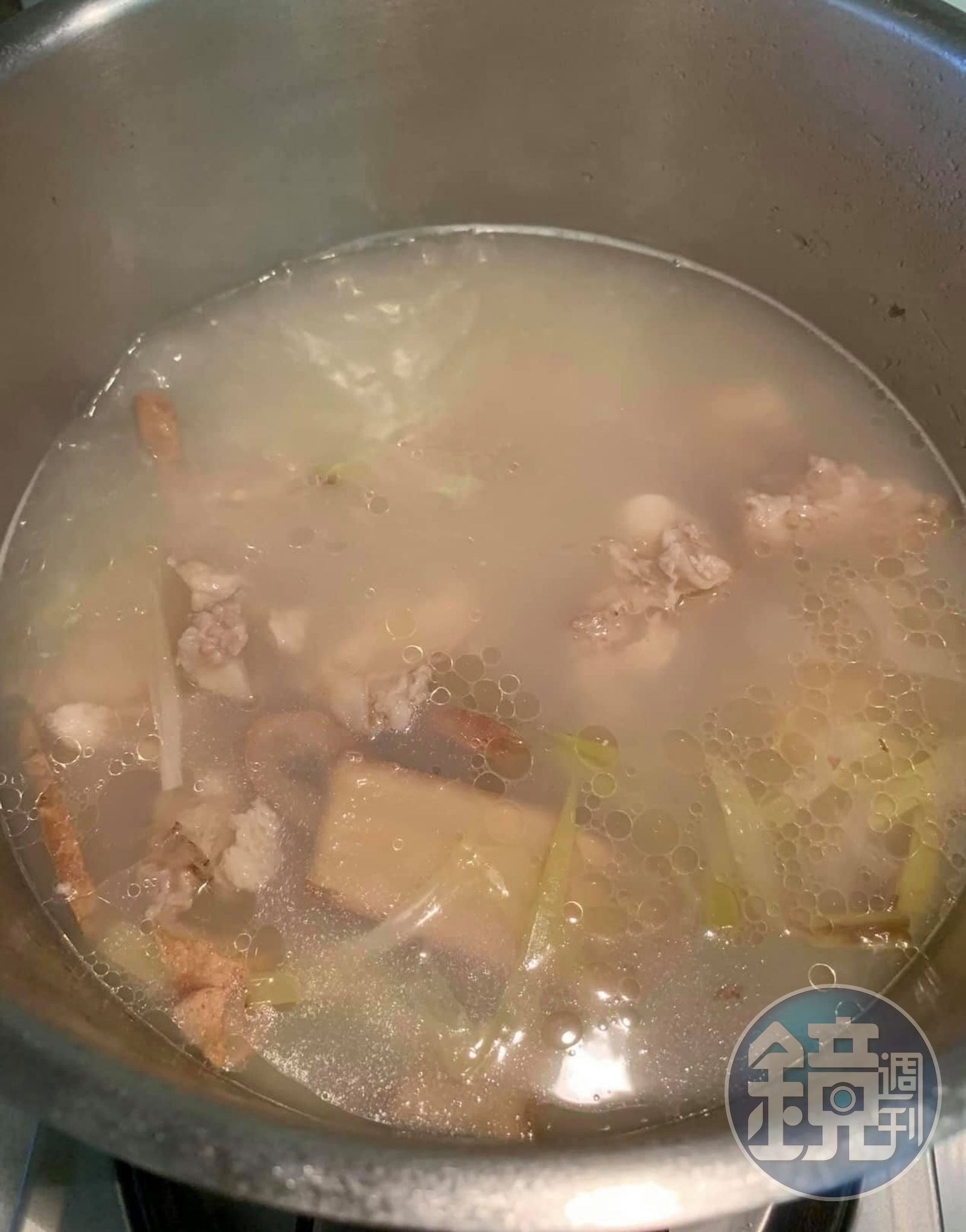 煮兩小時即可得到鮮美湯頭。