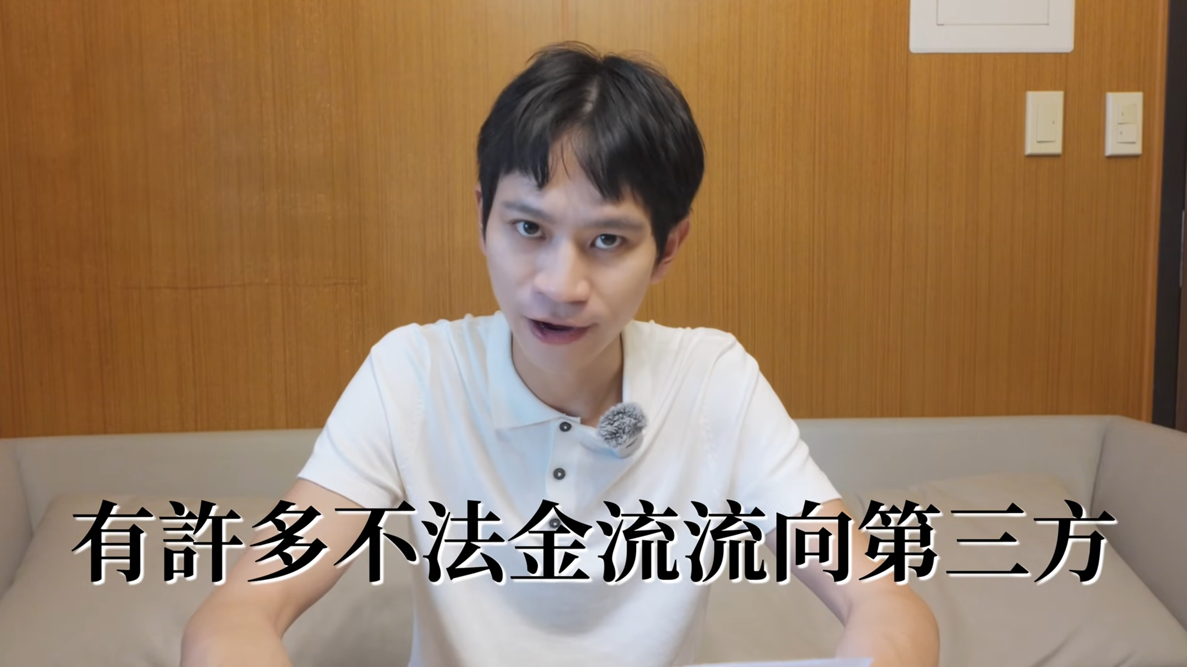 Andy拍片反擊家寧。(翻攝自Andy老師老師YT頻道)