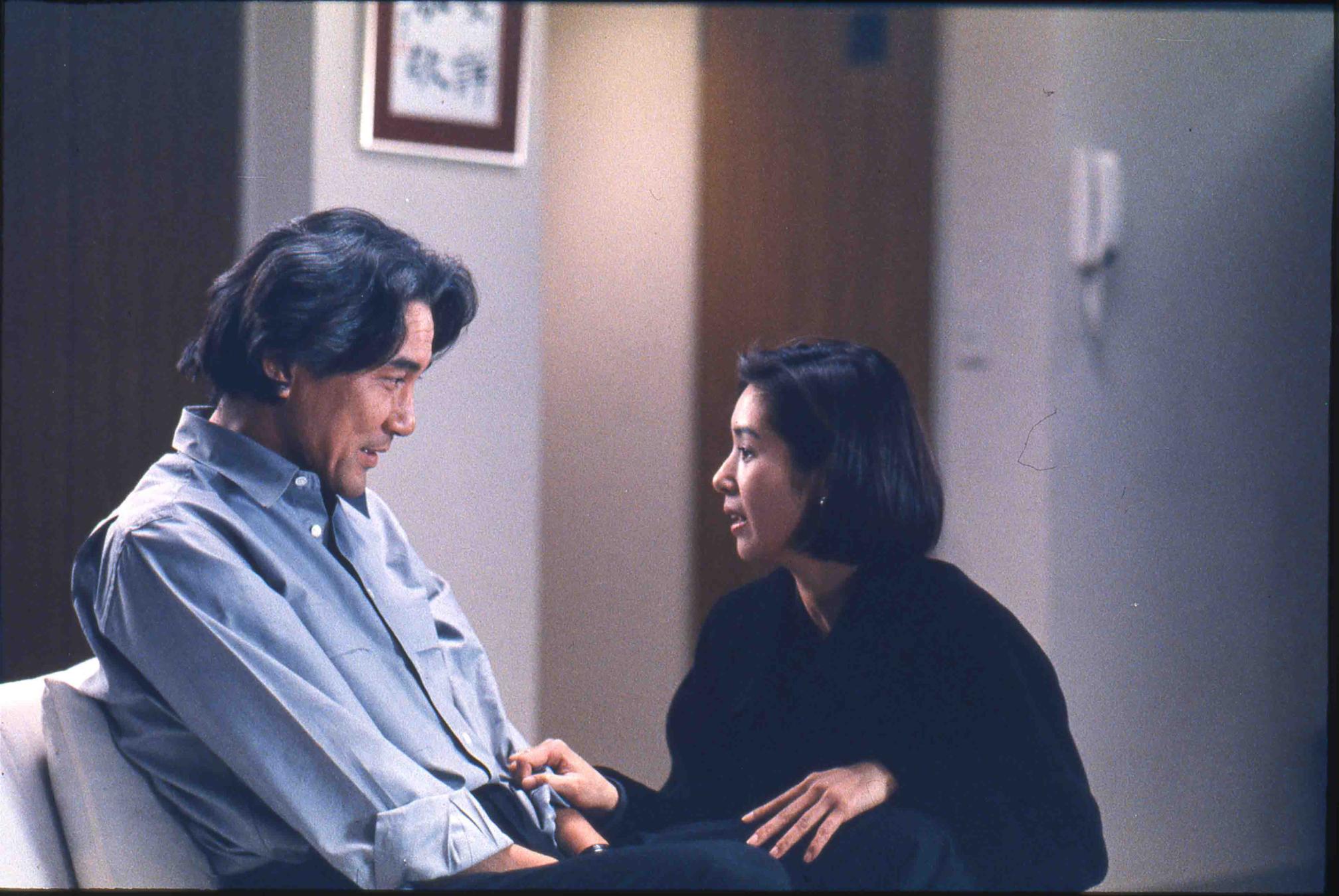 役所廣司(左)和黑木瞳(右)主演的《失樂園》是森田芳光廣為人知的作品。(翻攝自myvideo.com.tw)