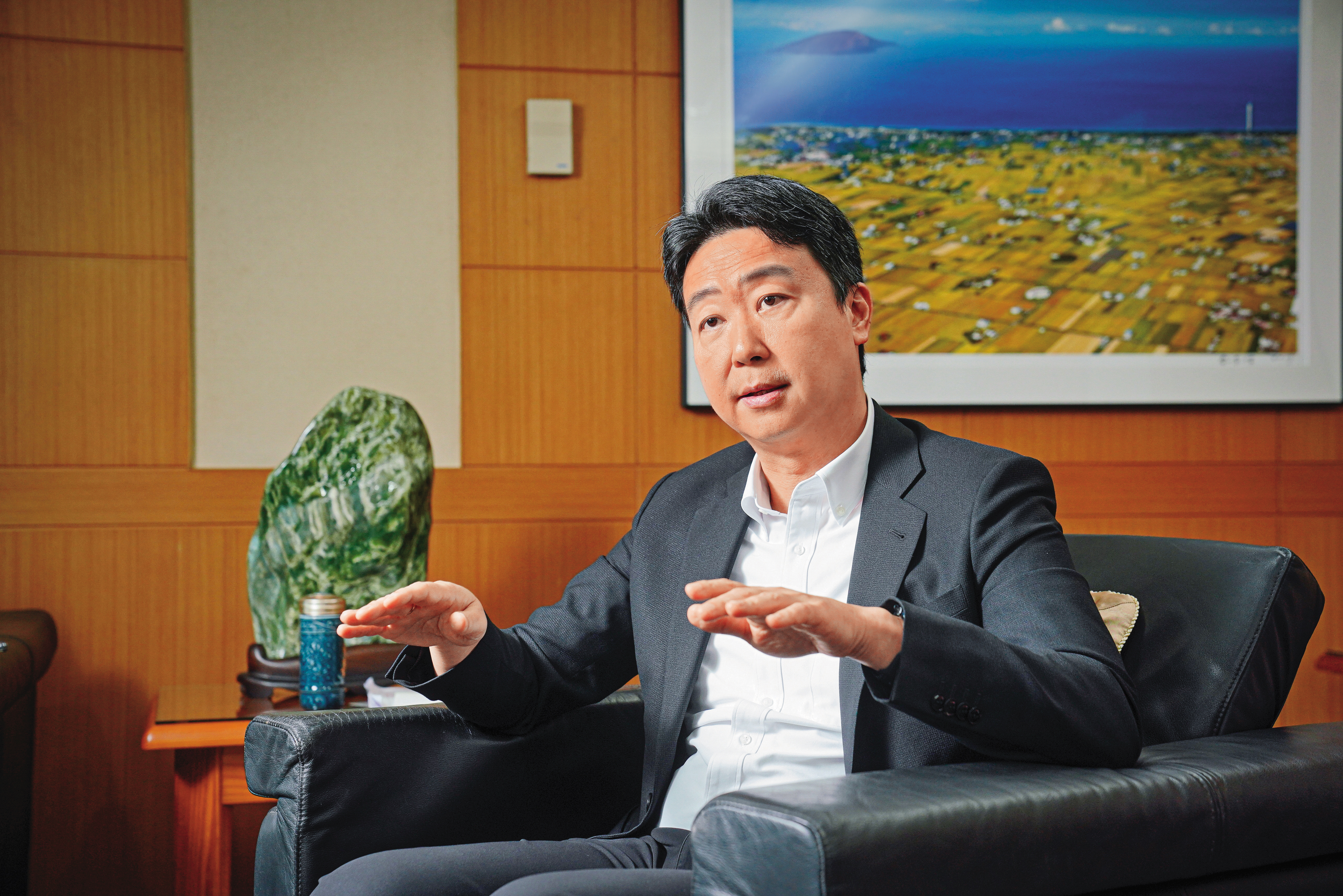 交通部長陳世凱接受本刊專訪,擘劃全面提升陸空運能等多項措施,讓台灣抓準成為亞太營運樞紐的關鍵機會。