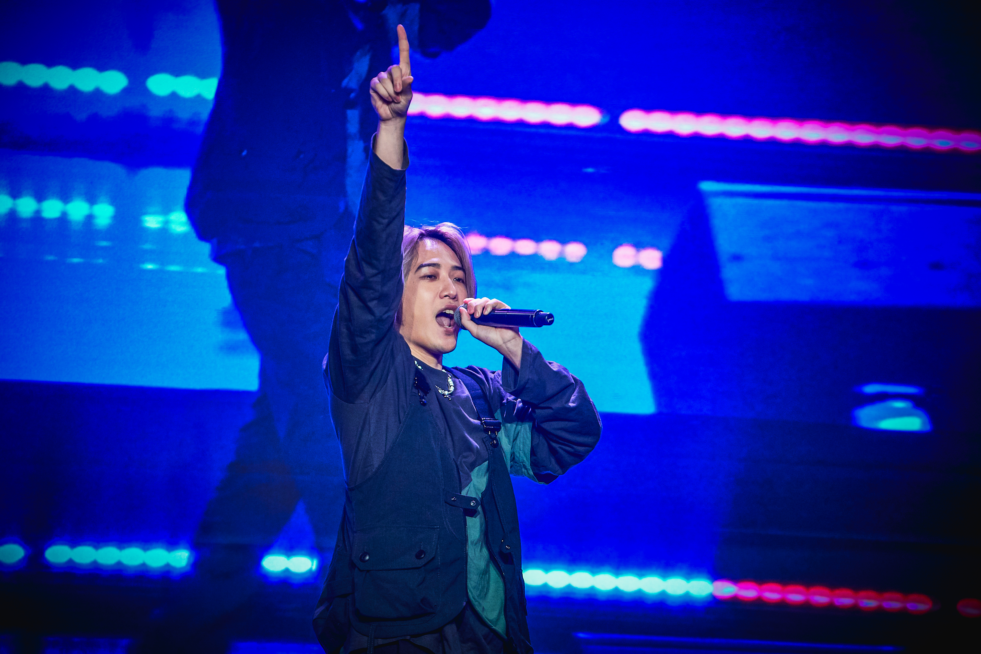 活動首日邀請熊仔登場獻唱〈走到飛+買榜〉〈十字路口〉等代表作。（艾肯娛樂提供）