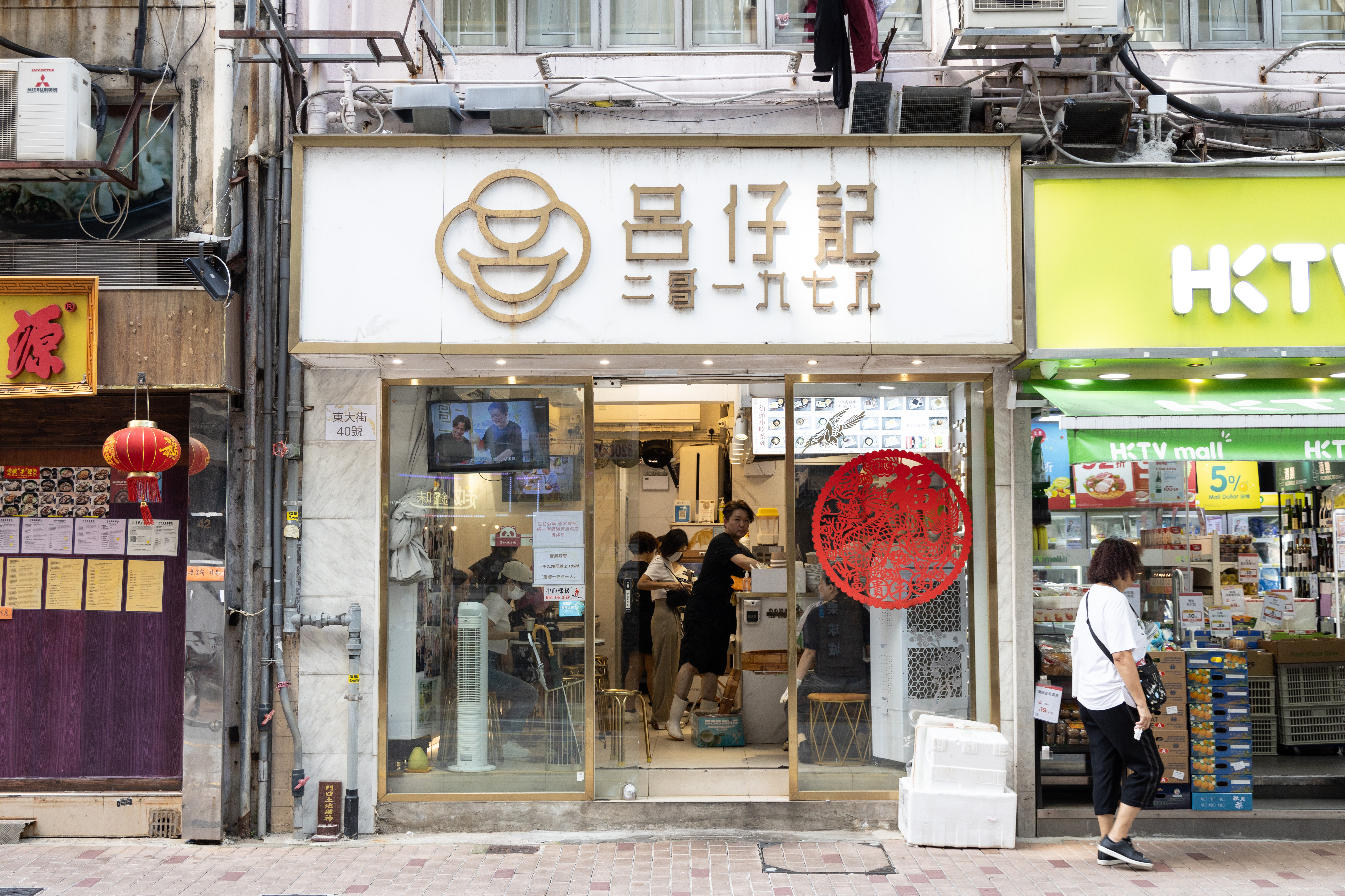 東大街的「呂仔記」自製的招牌魚肉燒賣已熱賣46年。