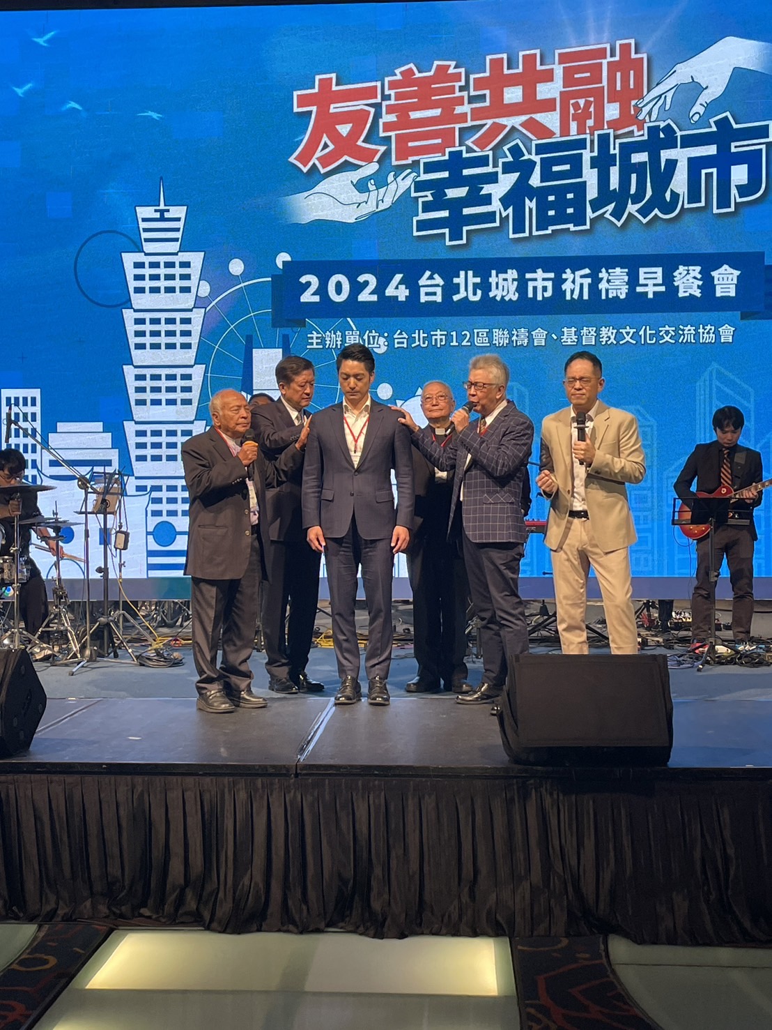 天主教、基督教各神長一同為蔣萬安祈禱。(讀者提供)