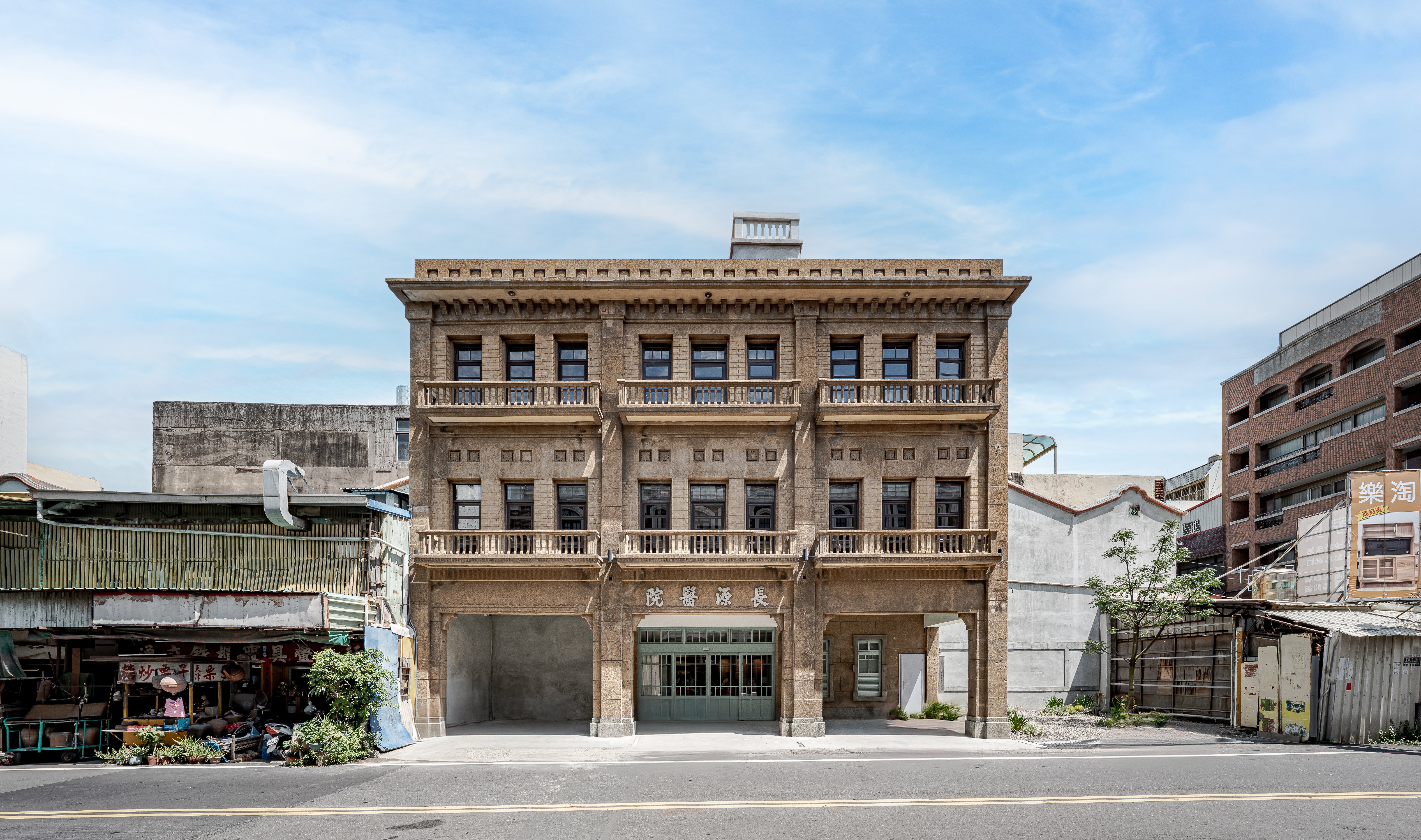 百年長源醫院經修復後，現為鹿港歷史影像館，見證醫療與人文的流轉。（圖／原間影像OStudio提供）