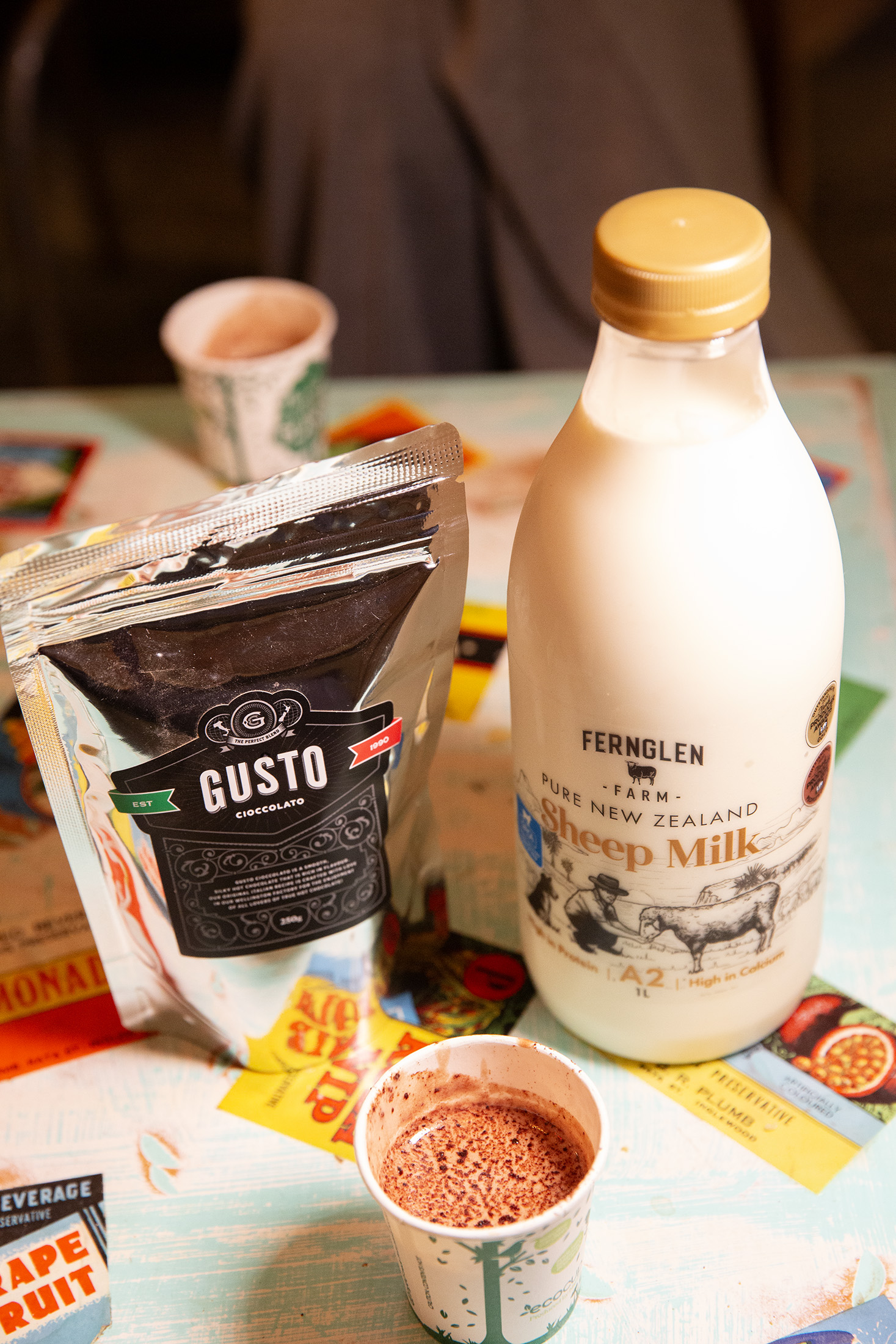 GUSTO手工巧克力搭配Fernglen Farm綿羊乳,融合可可的苦甜與乳香,呈現口感濃郁、滑順的熱可可。