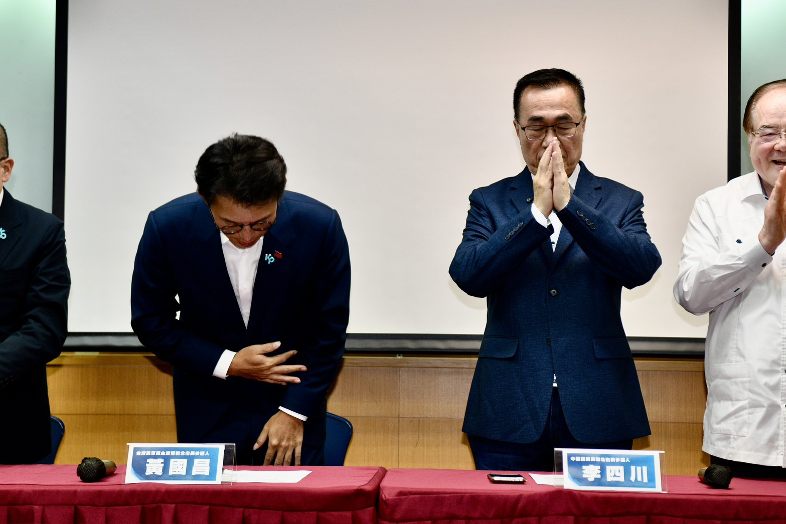 李四川擊敗黃國昌自藍白合出線，是否延攬黃進競選團隊卻沒有正面回答。（鏡報李智為）