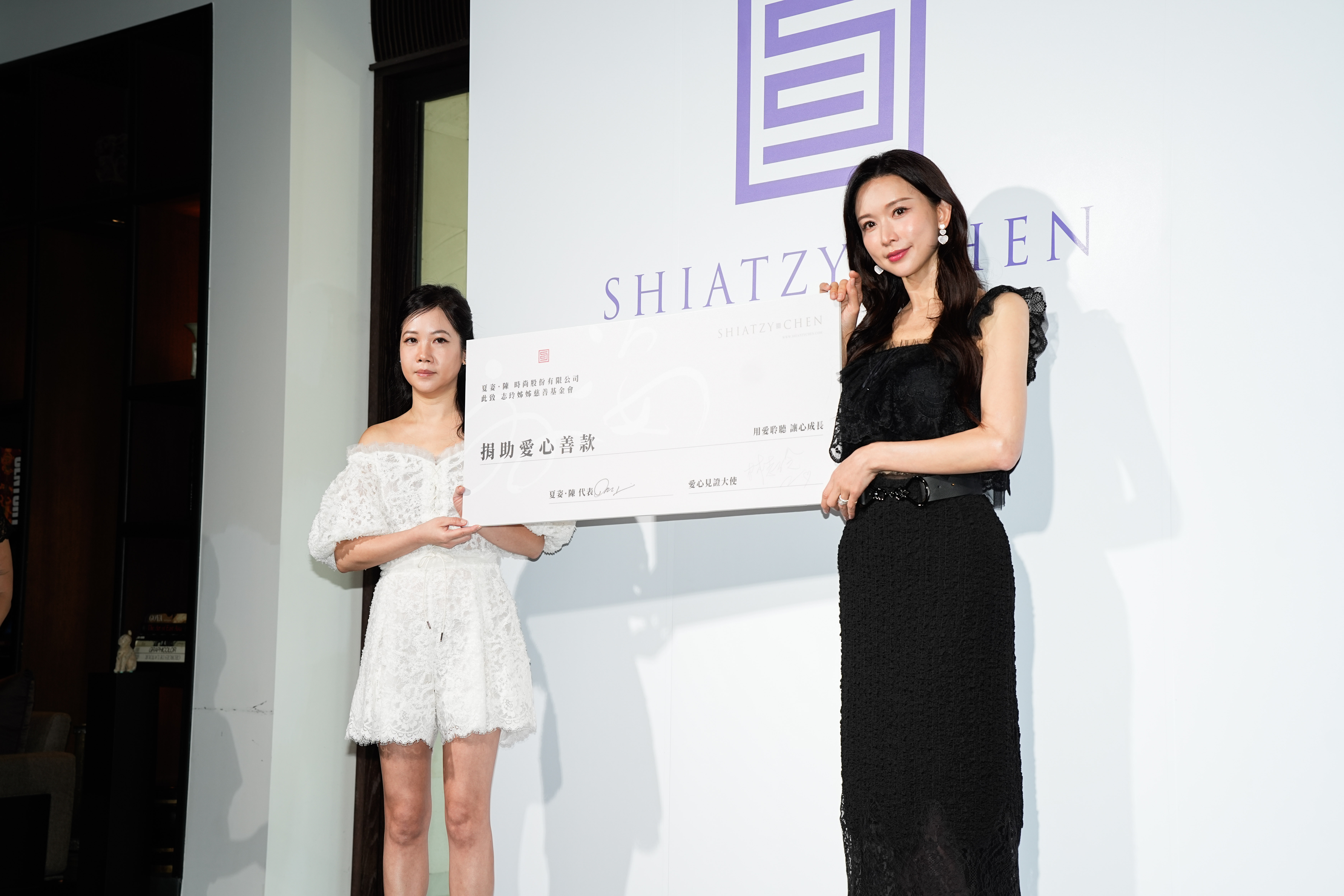 (左)SHIATZY CHEN夏姿.陳執行長夫人許瑛瑛與林志玲。